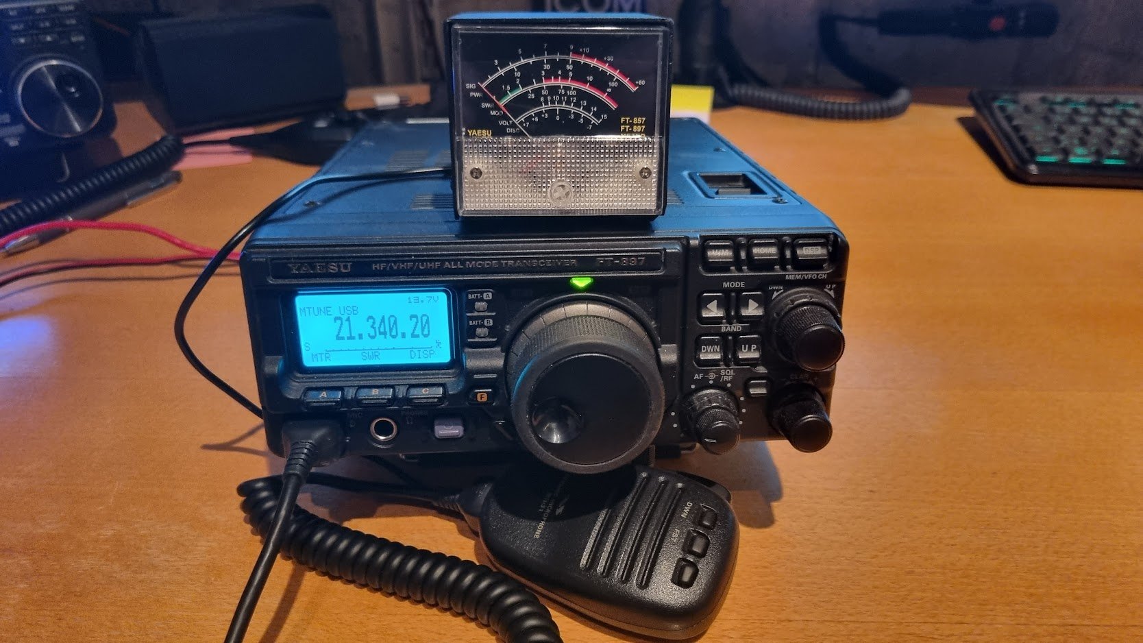 Yaesu FT897 HF/VHF/UHF allmode med tillbehör