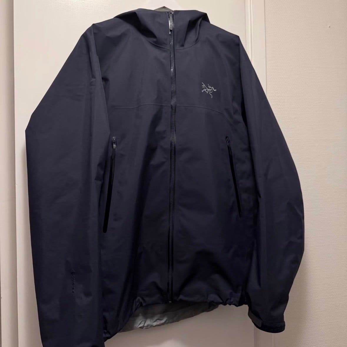 Se produkter som liknar Arc'teryx Beta nyskick på Tradera (725236630)