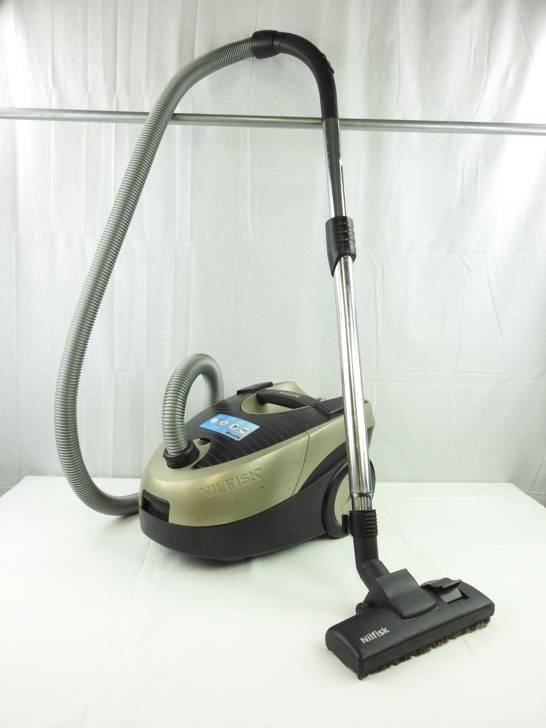 DAMMSUGARE, Nilfisk, Action plus .. (412864698) ᐈ DROTTAUKTIONER på Tradera