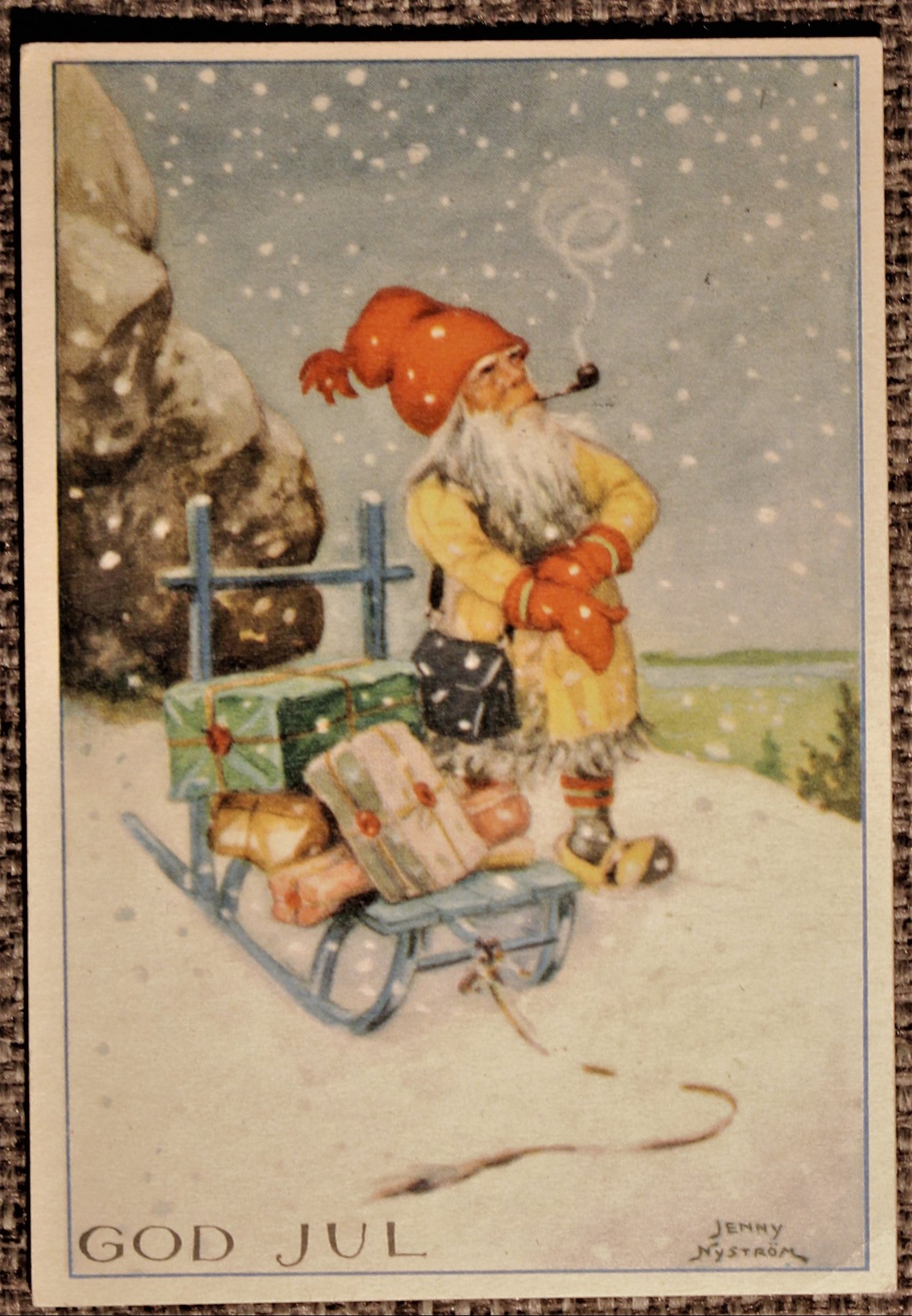 Julkort. Jenny Nyström. Tomte tar rökpaus. (419722334) ᐈ Köp på Tradera