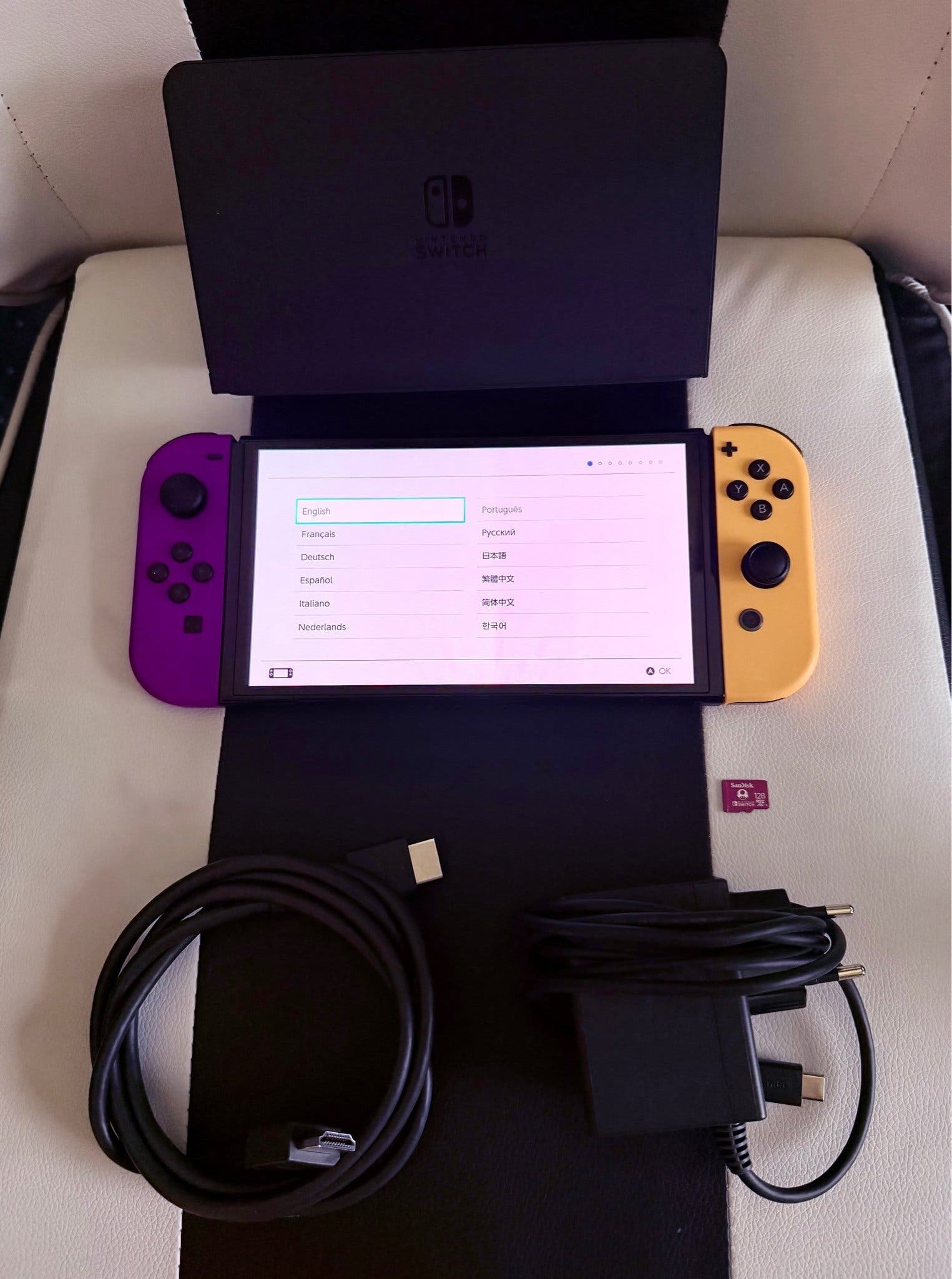 Nintendo Nintendo Switch OLED med lila och gul Joy-Cons