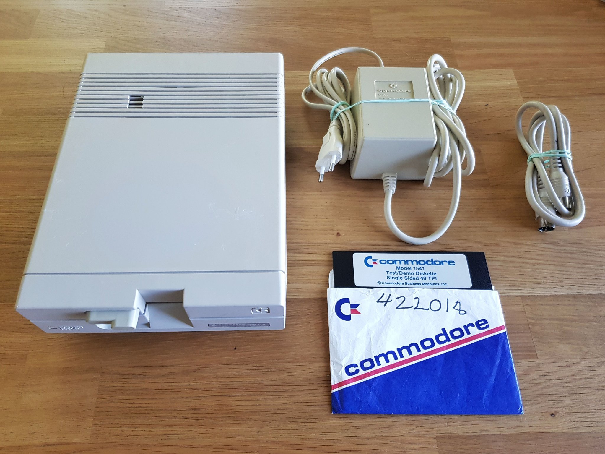 C64/128 Commodore 1541II (Floppy Disk Drive) (403607173) ᐈ Köp på
