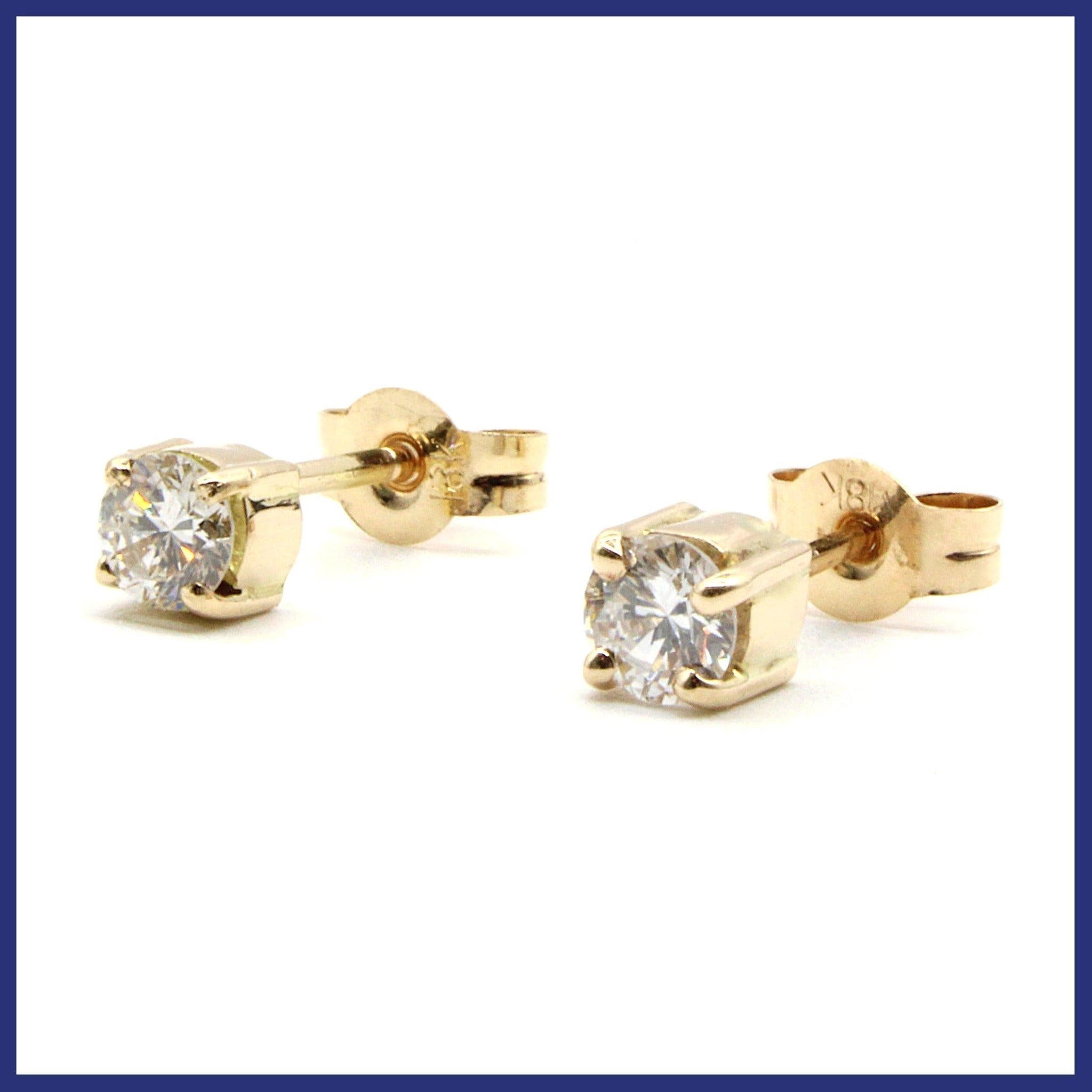 Örhängen, 18K guld, studs, naturliga briljantslipade diamanter (0,5ctv)