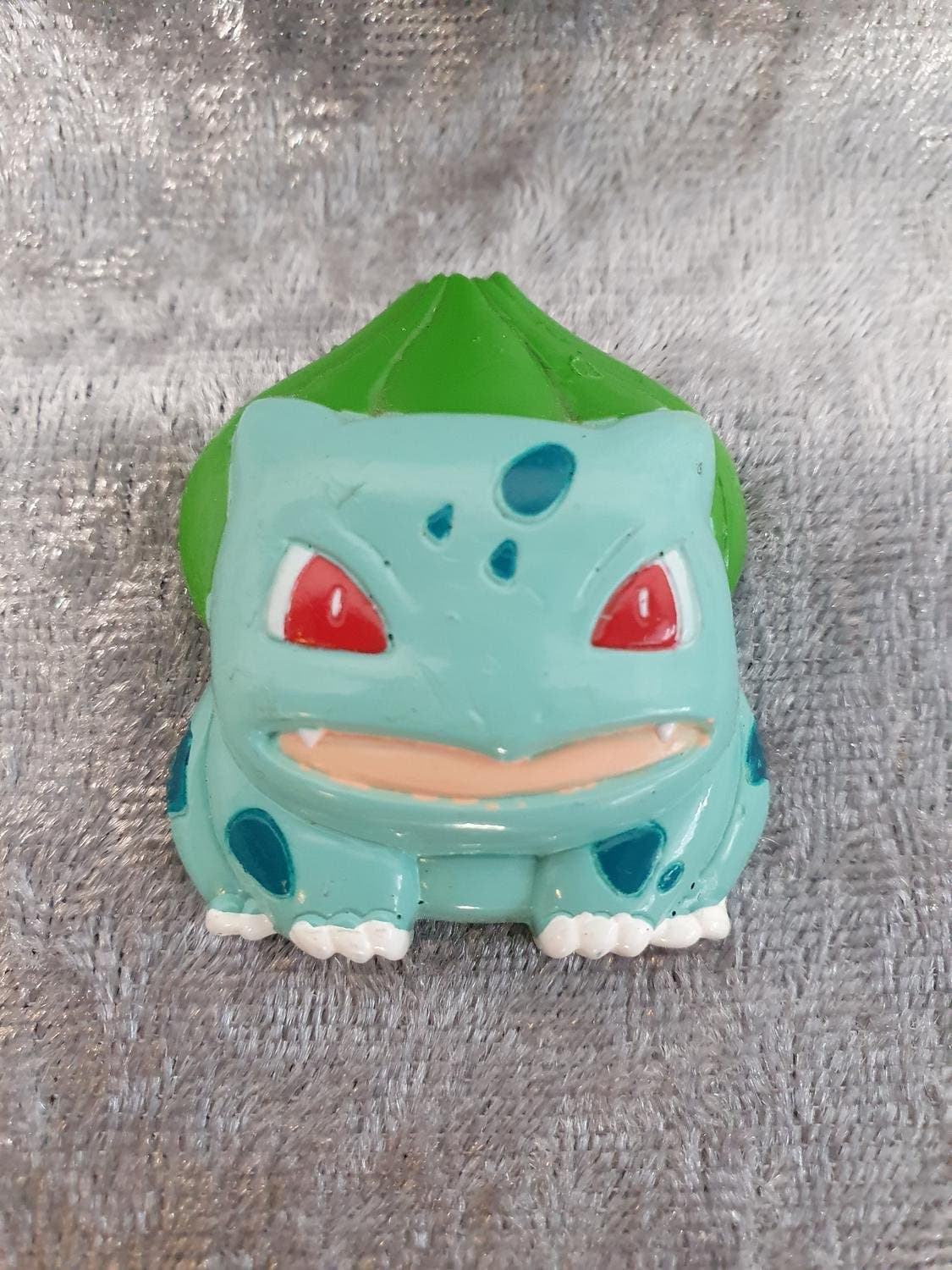 Vintage 2000 Bulbasaur Pokémon magnet by Tomy Yujin Nintendo