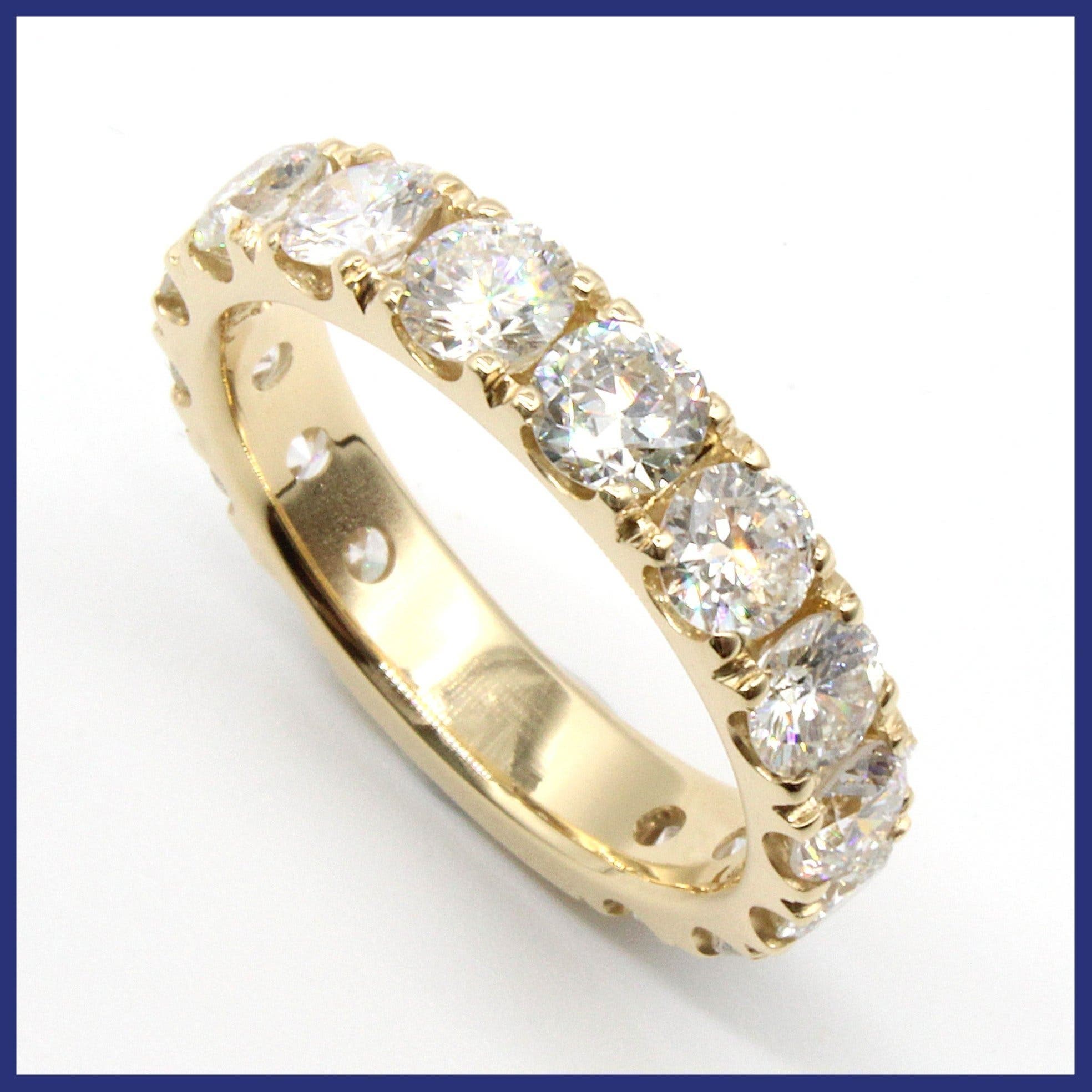 Ring, 18K guld, allians, naturliga briljantslipade diamanter(2,52ct, stl 16,6mm)