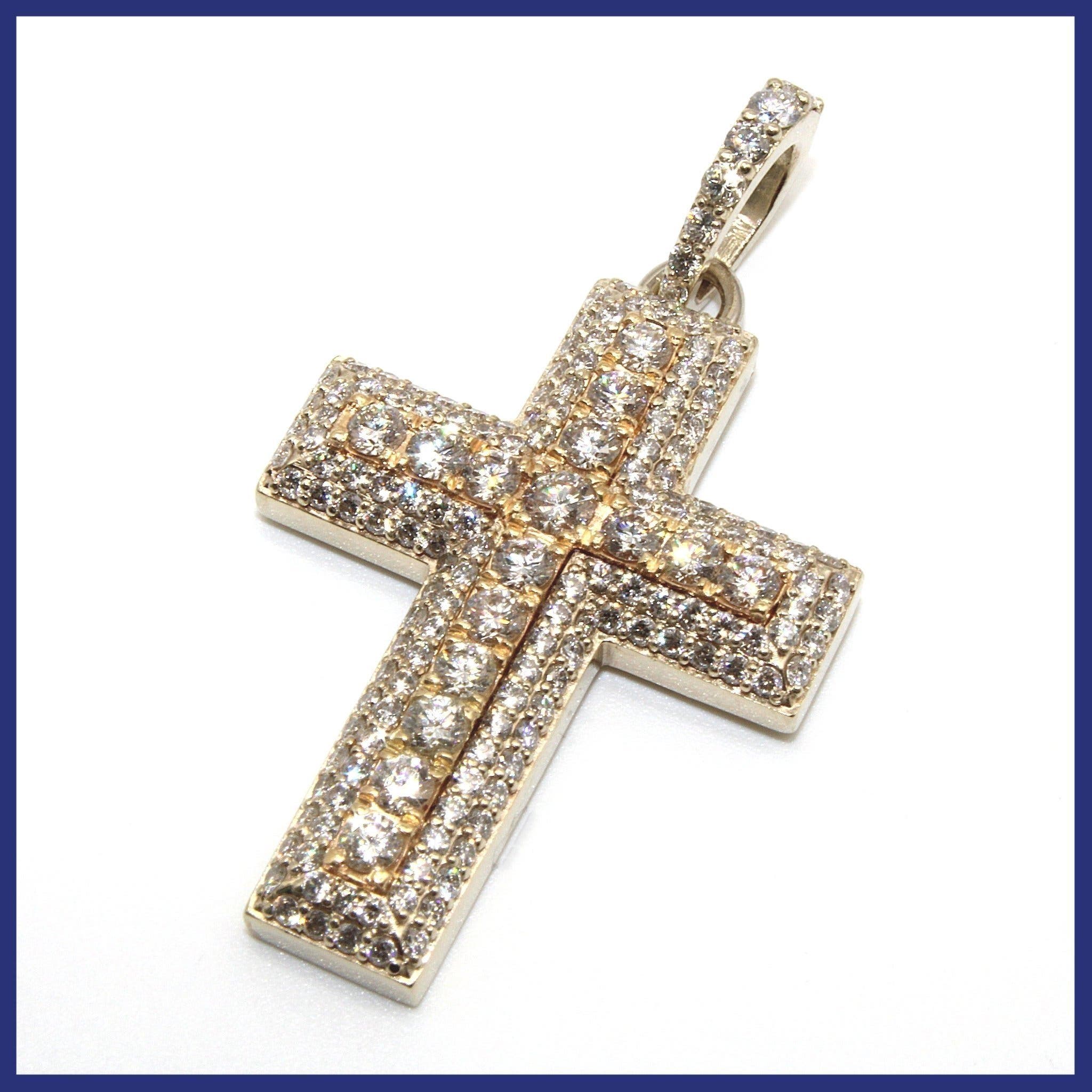 Kors, 18K guld, naturliga, briljantslipade diamanter (vikt 8,45g, 2,60ctv)