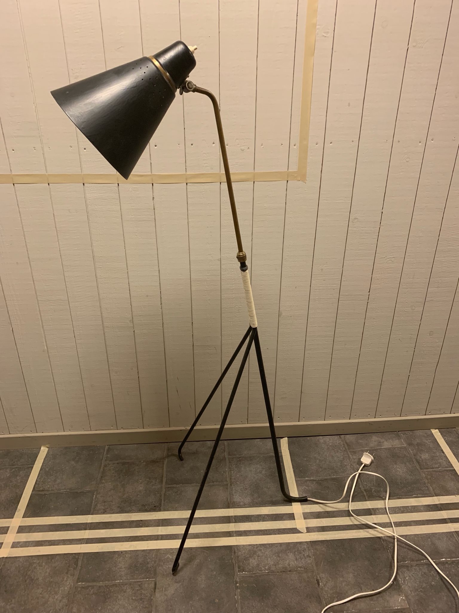 Lampa / golvlampa Plåtskärm och ben i metall .. (342005770) ᐈ Köp på