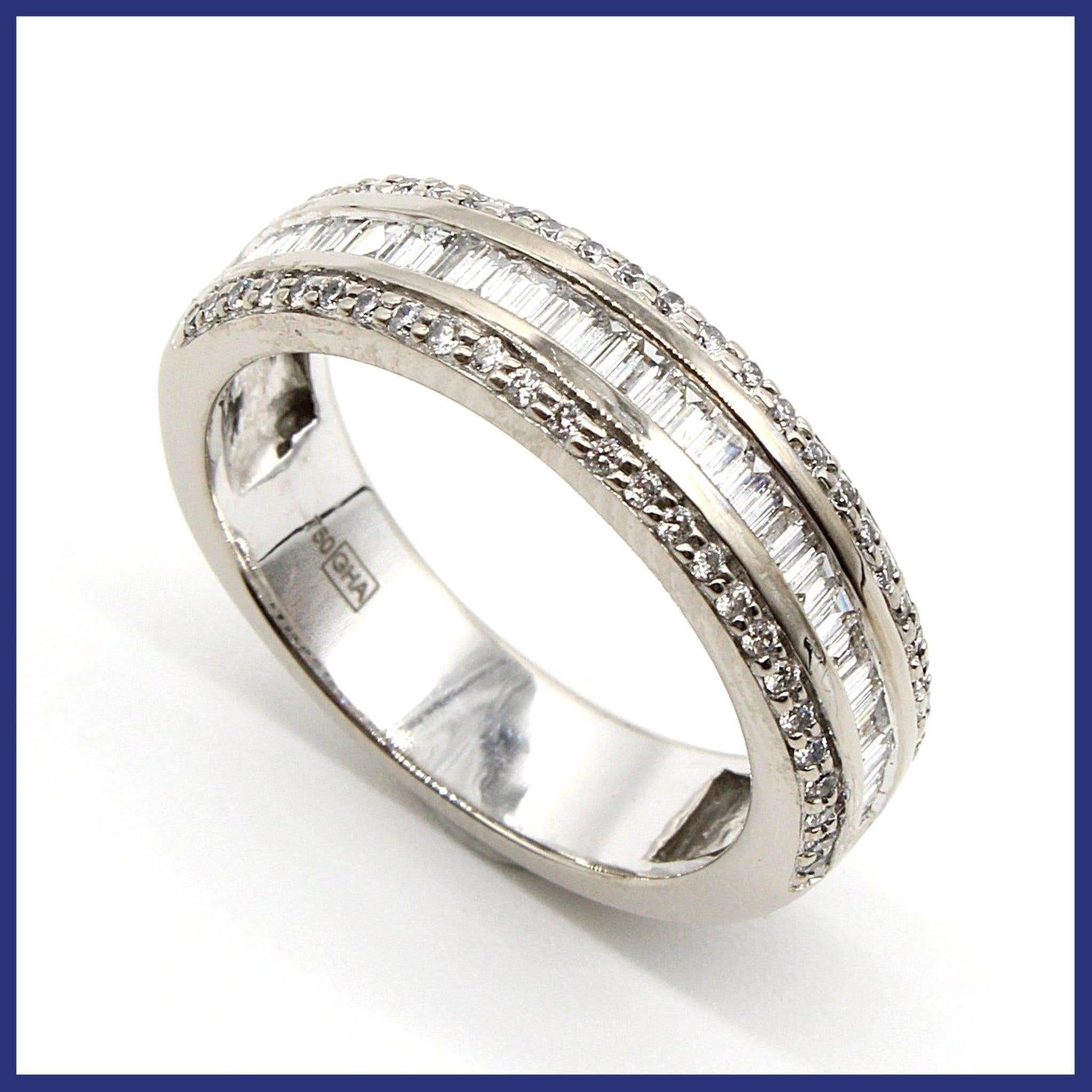 Ring, 18K vitguld, halvallians, naturliga diamanter (0,52ctv, stl 16,45mm)
