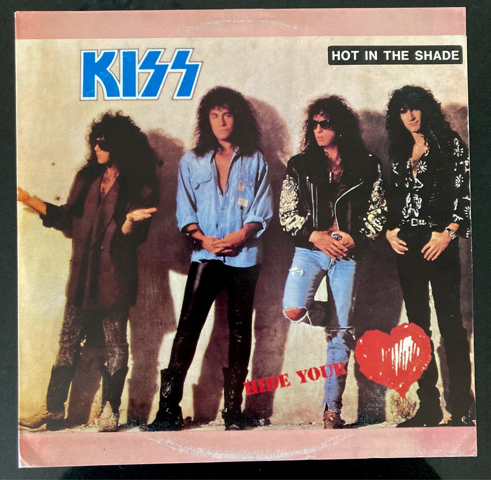 Se produkter som liknar Kiss Hot In The Shade vinyl.. på Tradera