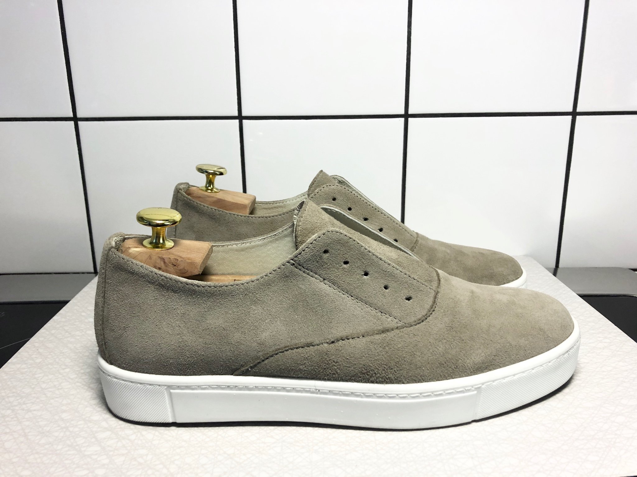 lee's sneaker store