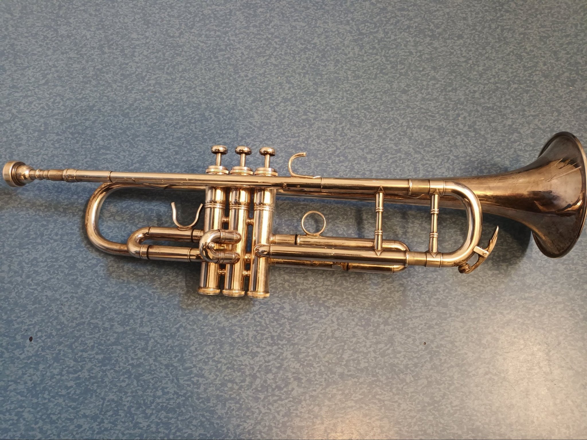 Se produkter som liknar Trumpet Benge Leonore 90B ML på Tradera (584977251)