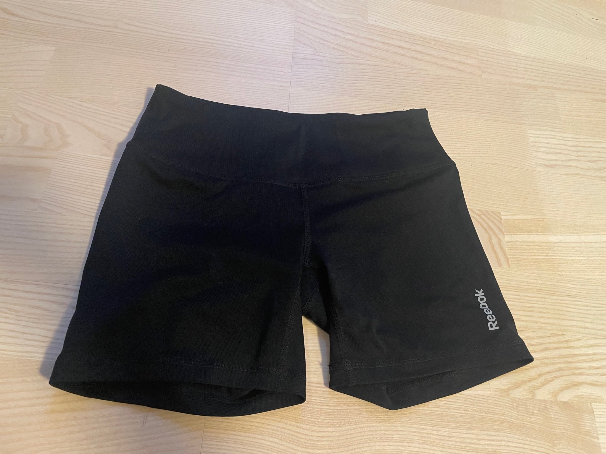 Nya Reebok korta träningsshorts, storlek XS