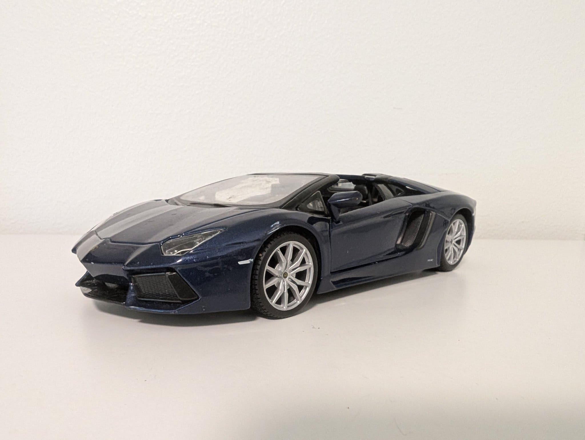 Se Lp700 Se produkter som liknar Lamborghini Aventador LP700-4.. på Tradera ...