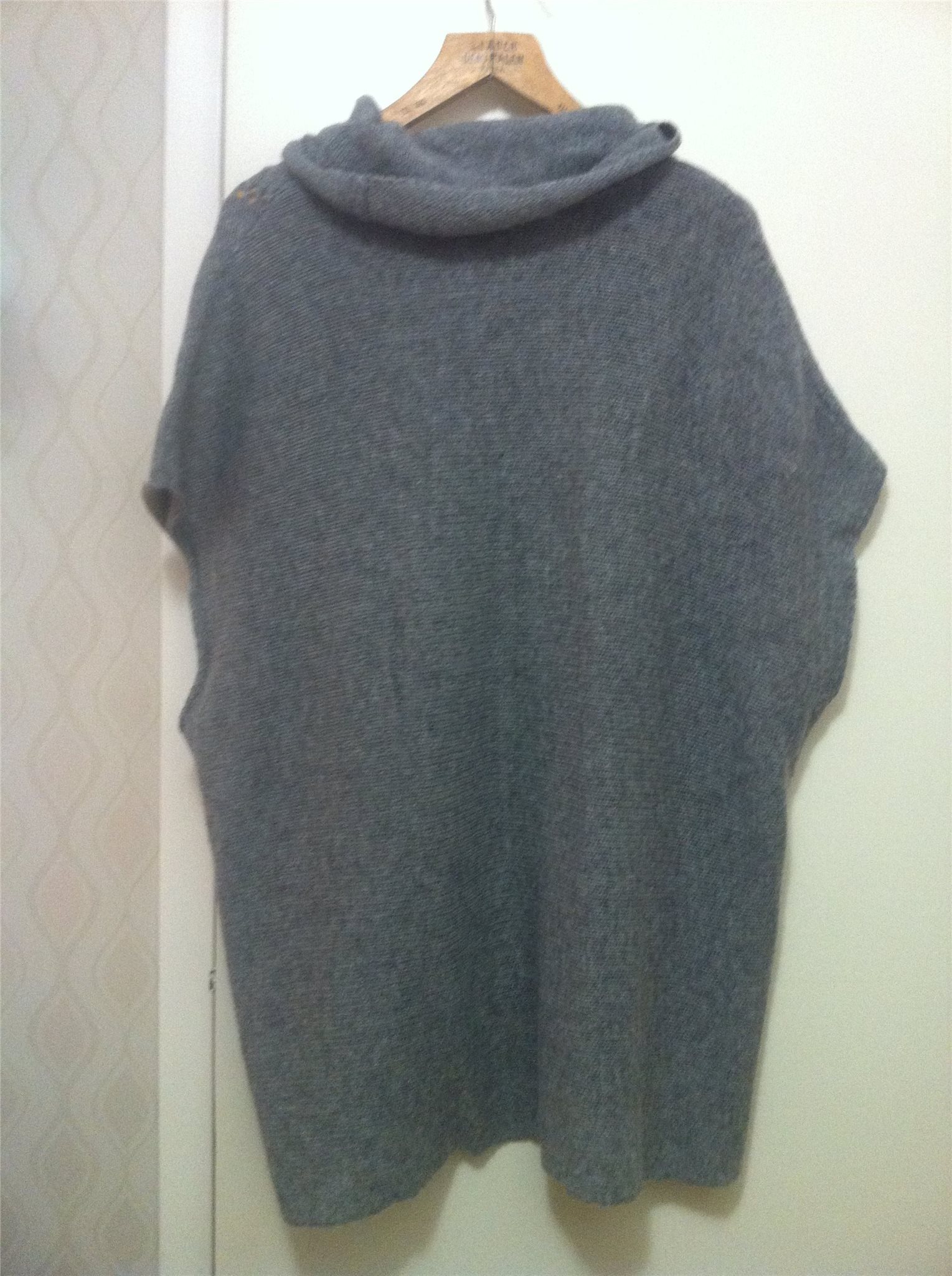 tröja + poncho strl One size. size. size. e68182 tröja + poncho strl One size. size. size. e68182