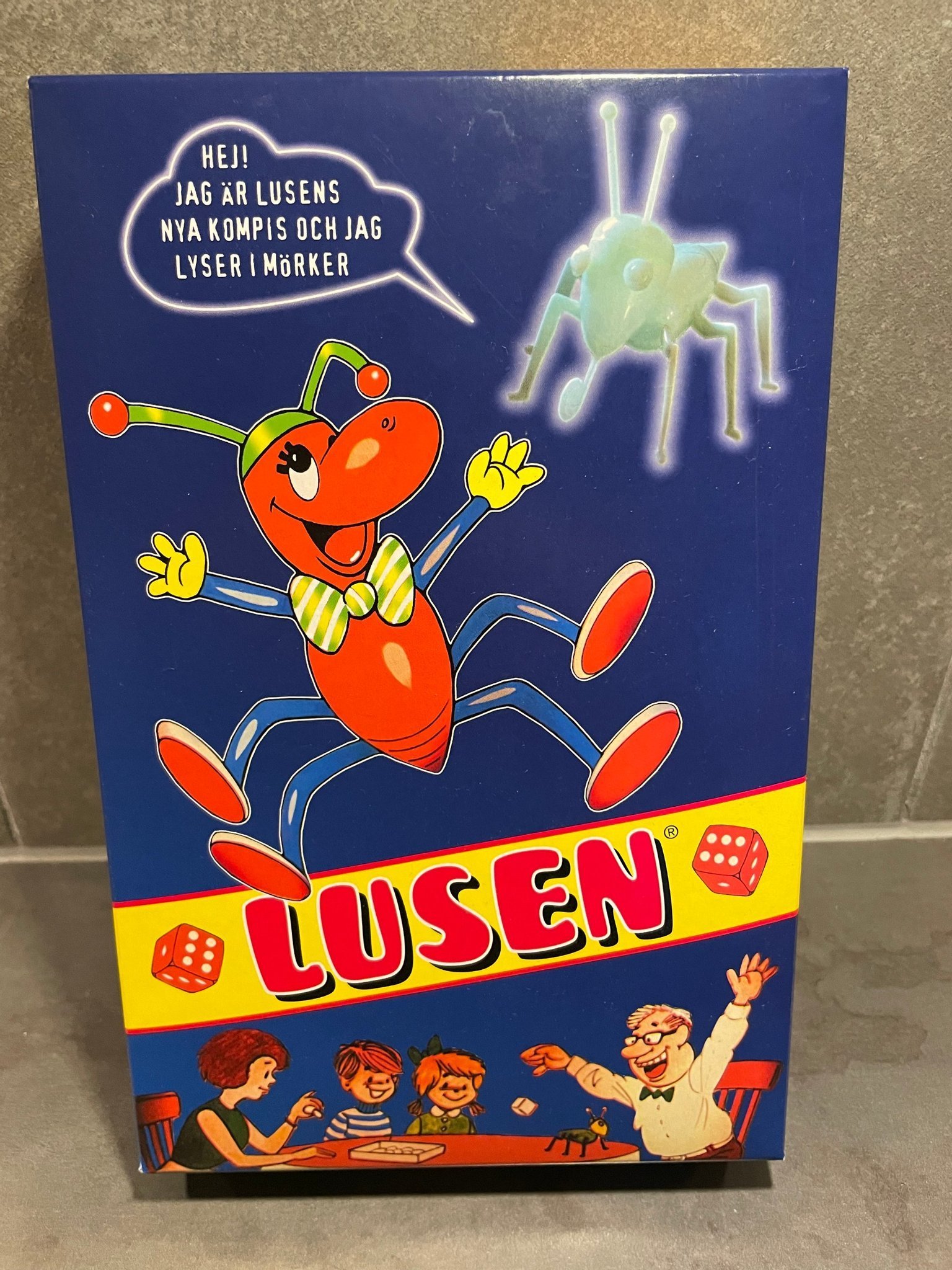 Se produkter som liknar Julklapp?!! Lusen! Spel för b.. på Tradera
