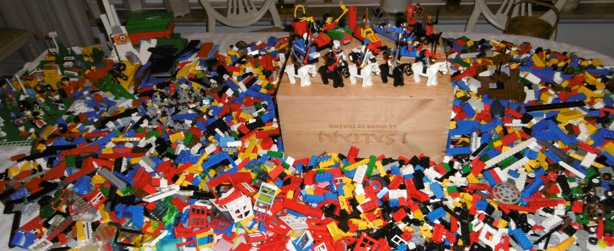 LEGO 12,25 kg. Osorterat . Många figurer. Hästa.. (379478190) ᐈ Köp på