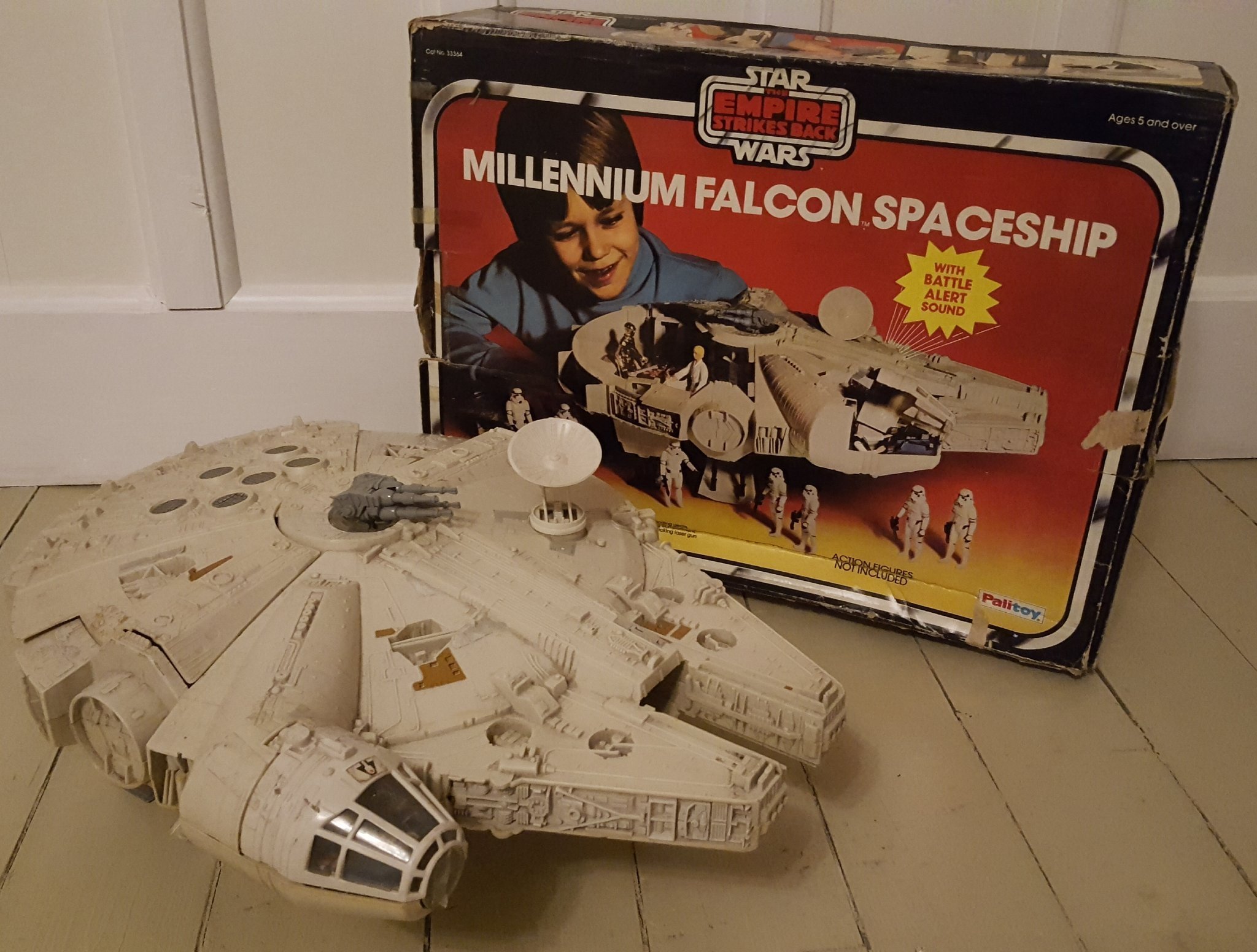 Millennium Falcon 1979 (416562193) ᐈ Köp på Tradera