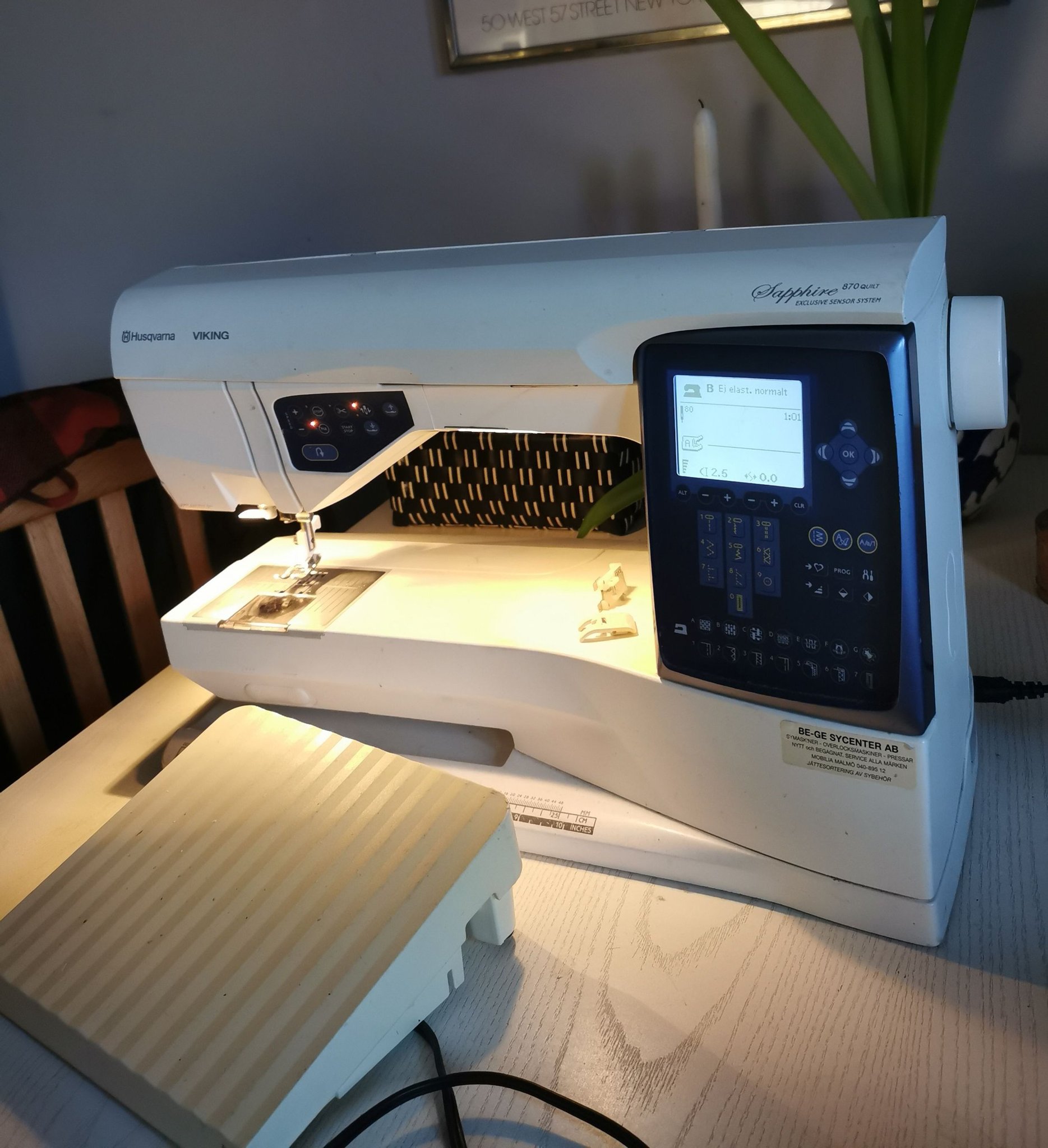 Se produkter som liknar Husqvarna Viking Sapphire 870.. på Tradera