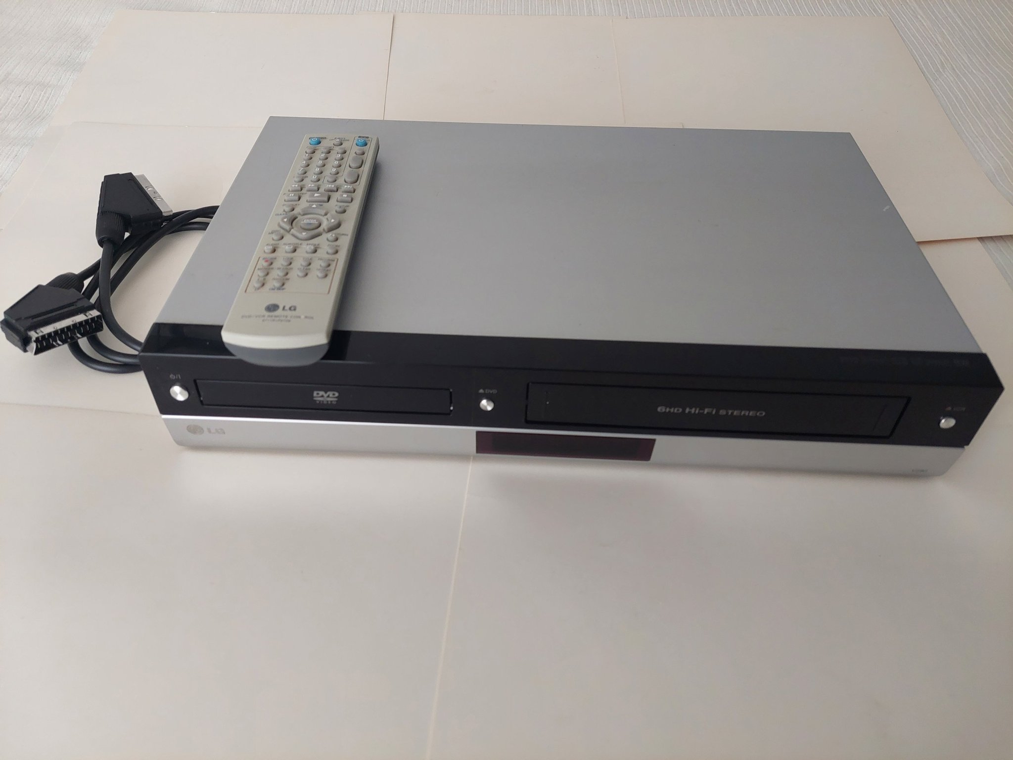 LG V290 VHS & DVDspelare Köp på Tradera (586862791)