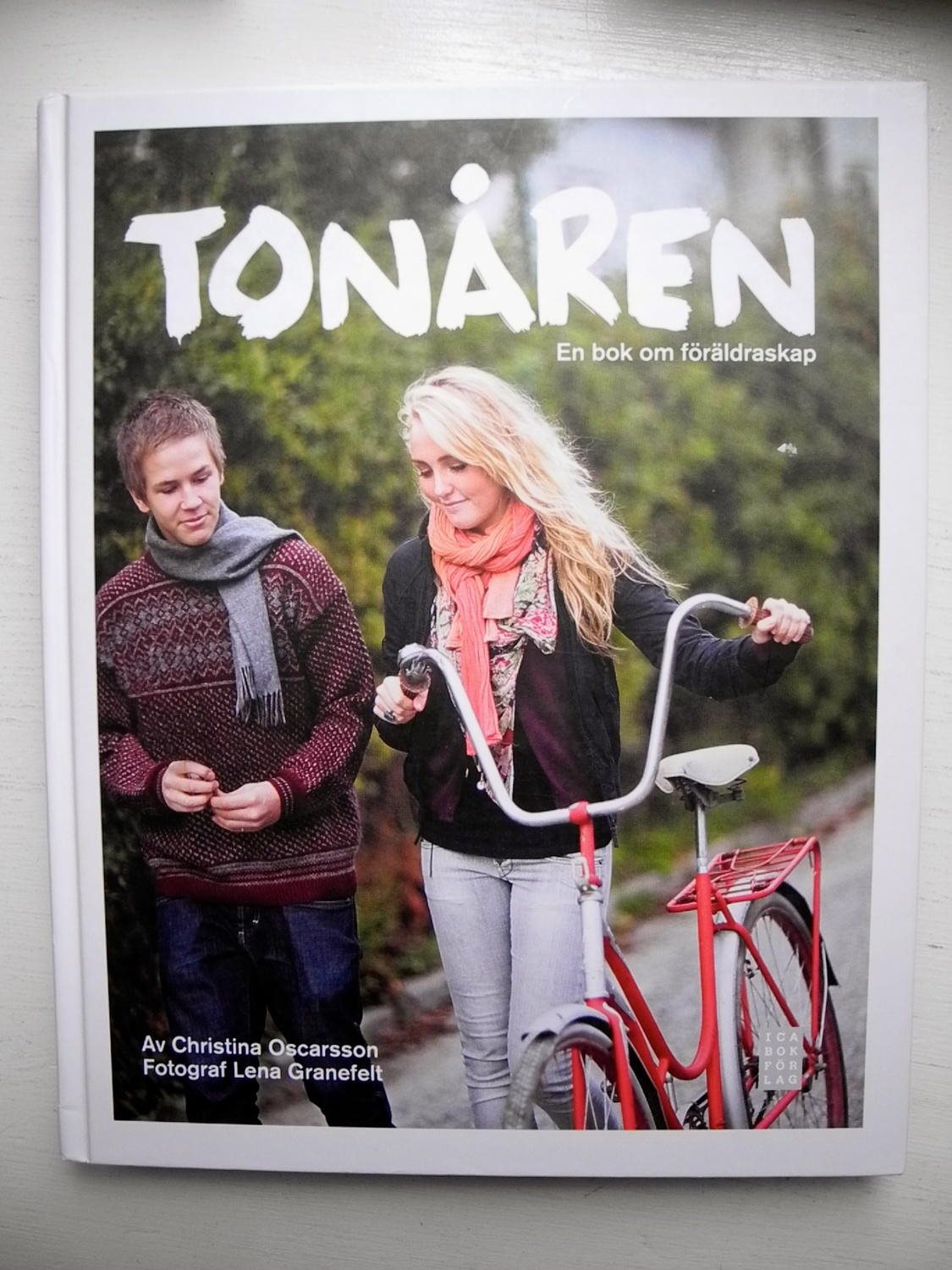 TONÅREN En En En bok om föräldraskap Christina Oscarsson 2009 0db0bb TONÅREN En En En bok om föräldraskap Christina Oscarsson 2009 0db0bb