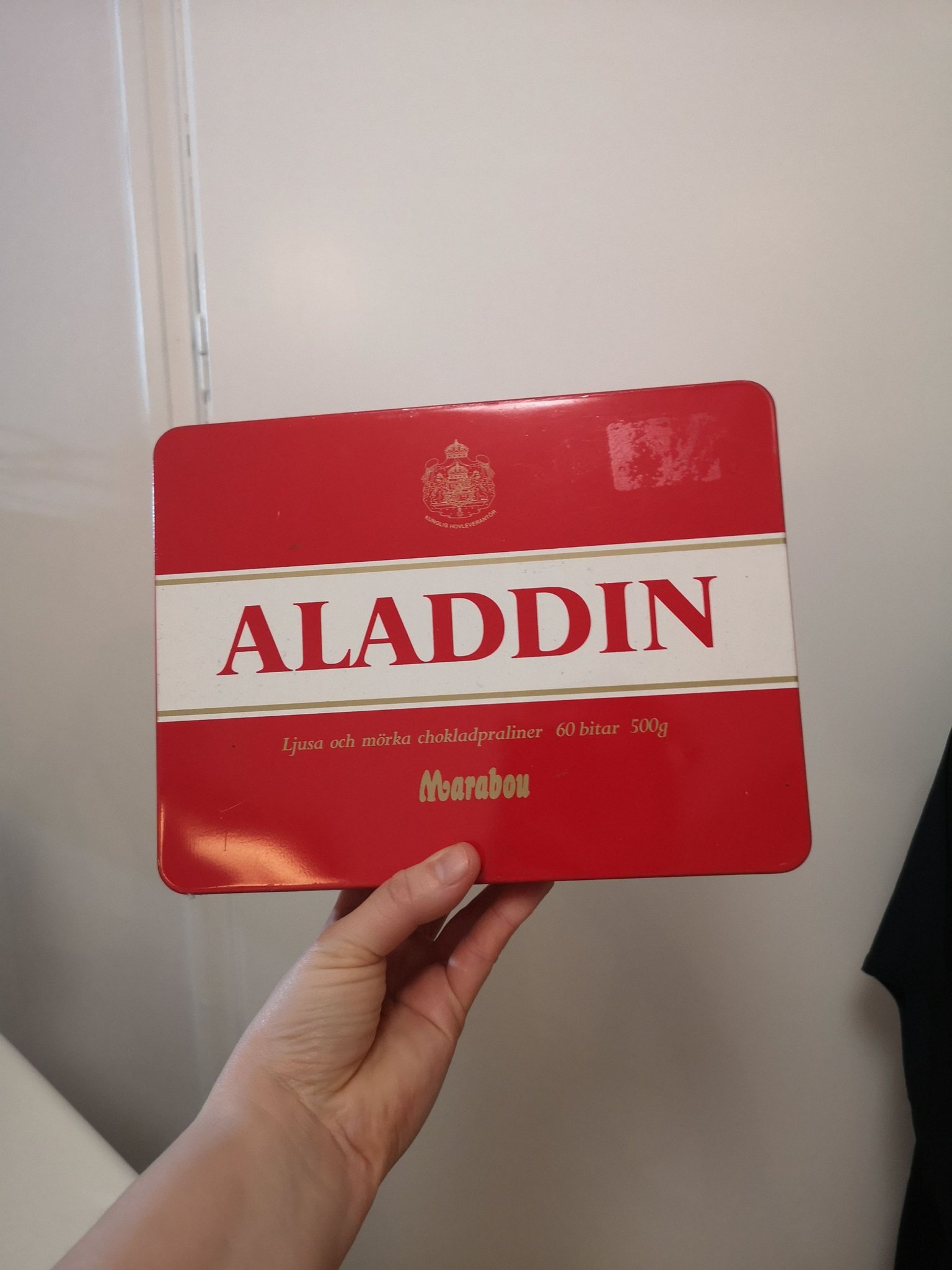 ALADDIN Ask Marabou Plåt/metall Röd Jul.. Köp på Tradera