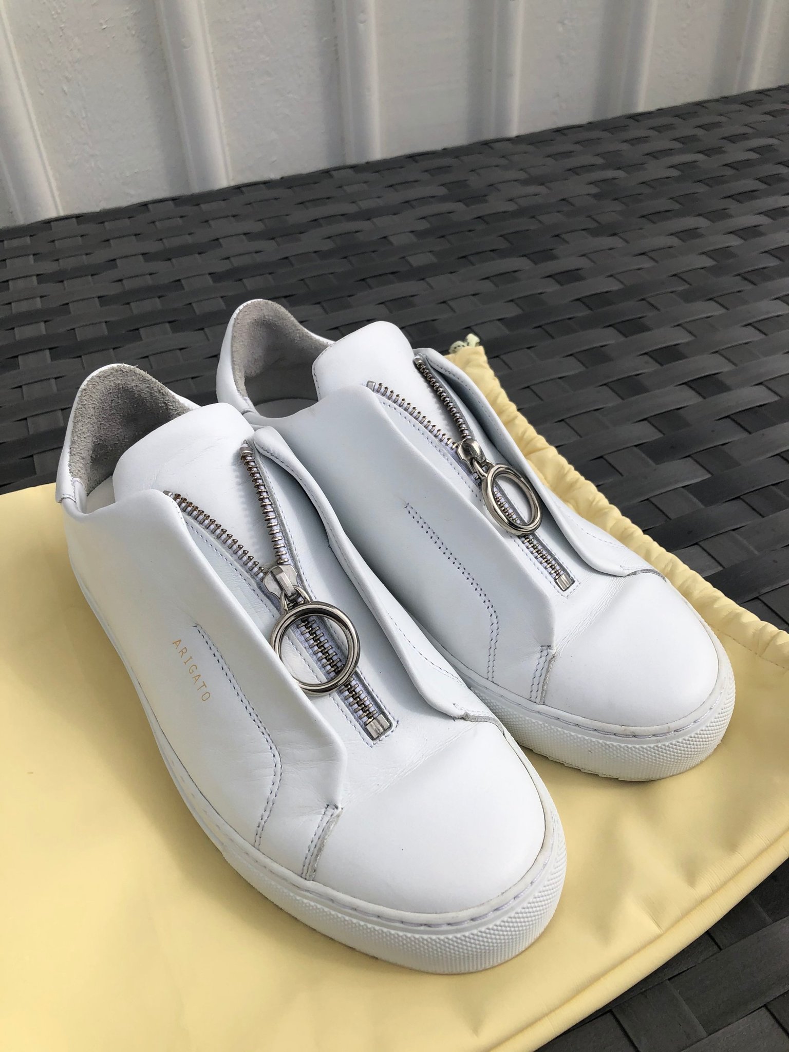 axel arigato no laces