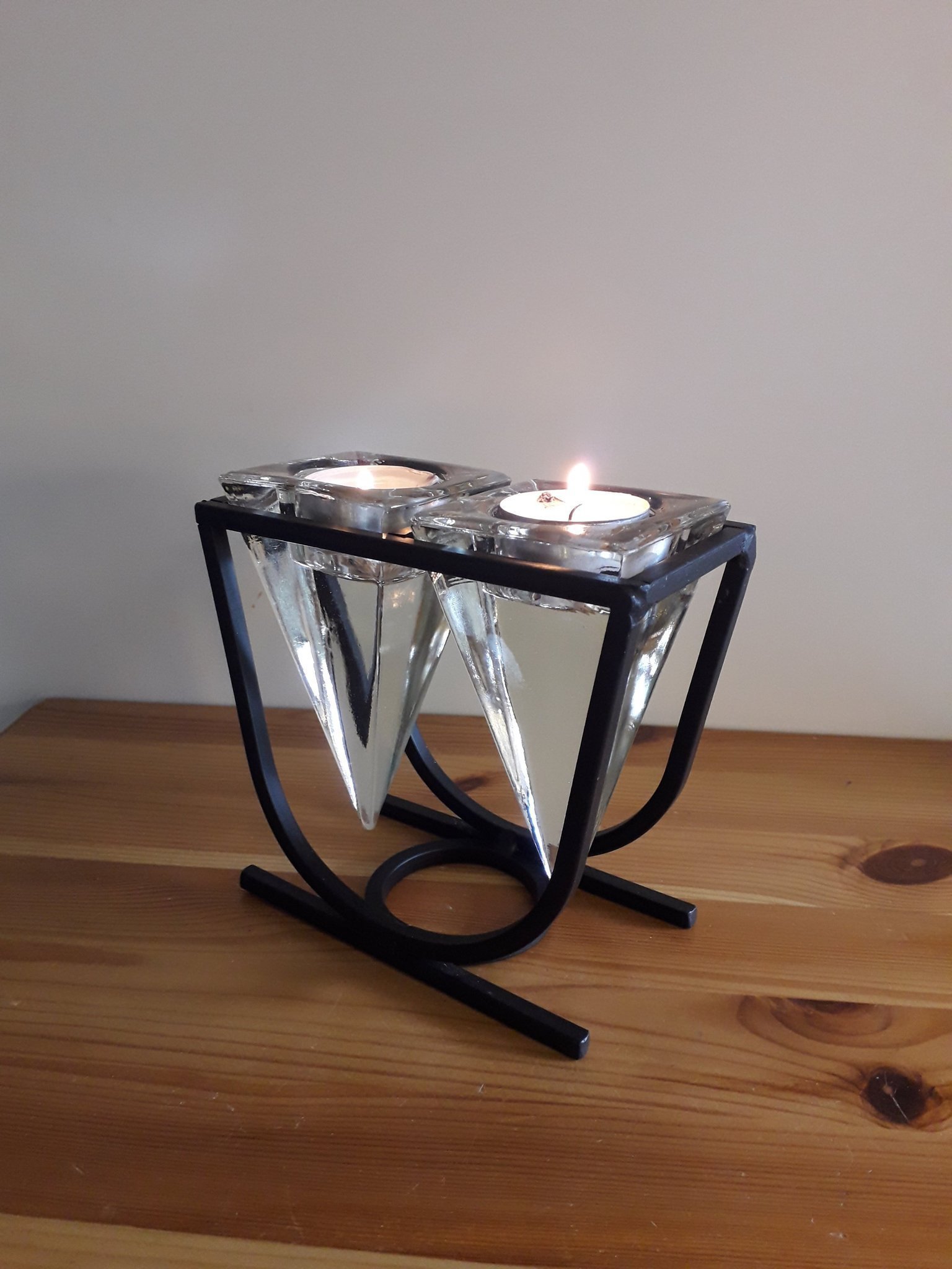 Ljuslykta i smide med kristall , för 2 värmelju.. Köp på Tradera