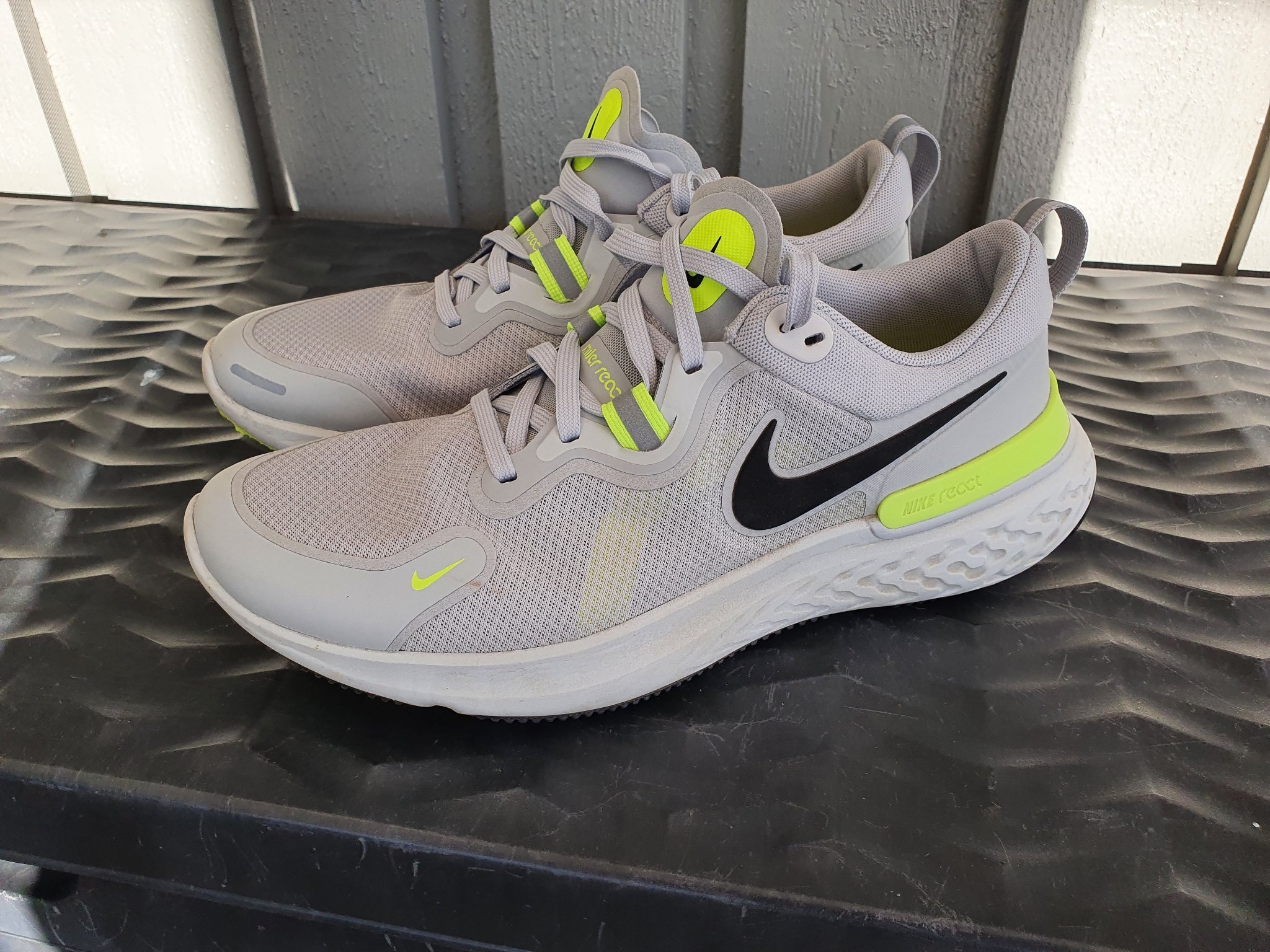 nike react miler black yellow