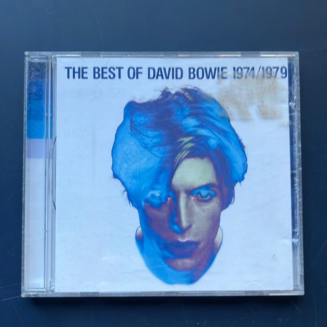 Se produkter som liknar The Best of David Bowie 1974/.. på Tradera ...