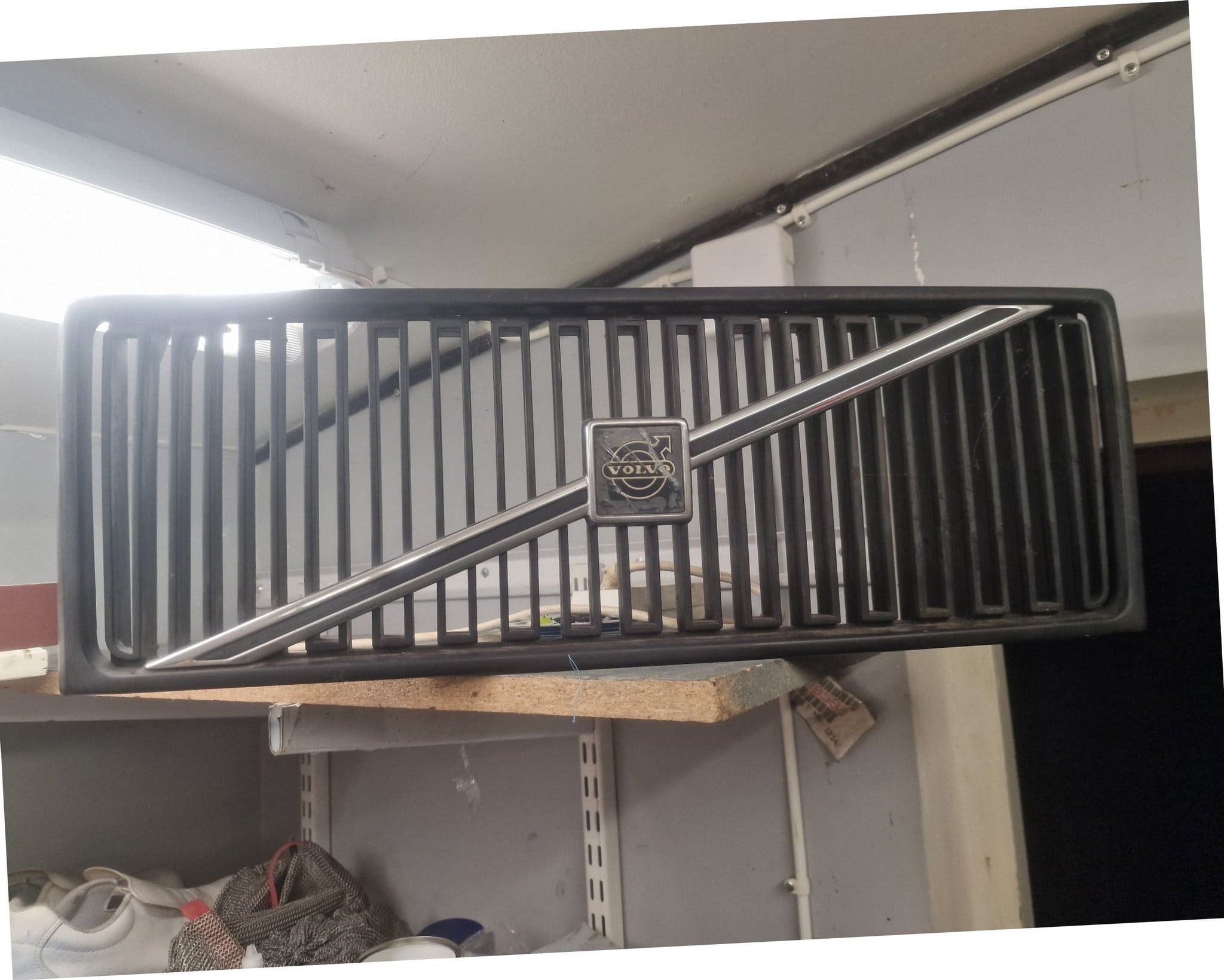 se-produkter-som-liknar-volvo-740-turbo-grill-fr-n-1984-p-tradera