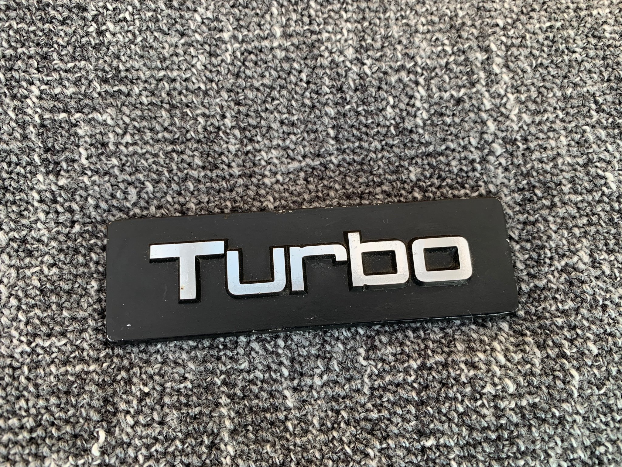 Volvo 240 turbo emblem till grill (411560984) ᐈ Köp på Tradera