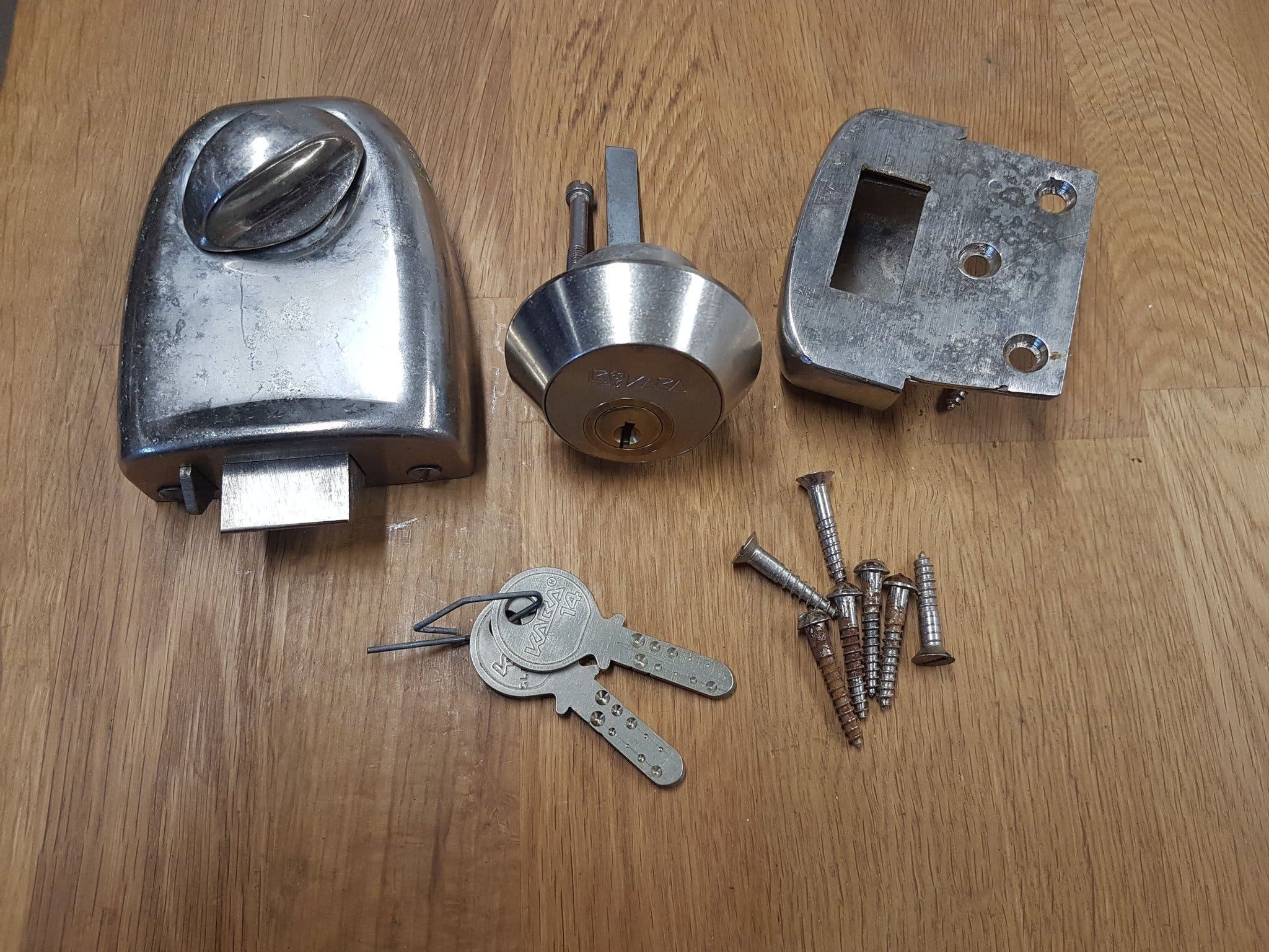 Assa dörrlås med Kaba cylinder | Köp på Tradera (655917084)