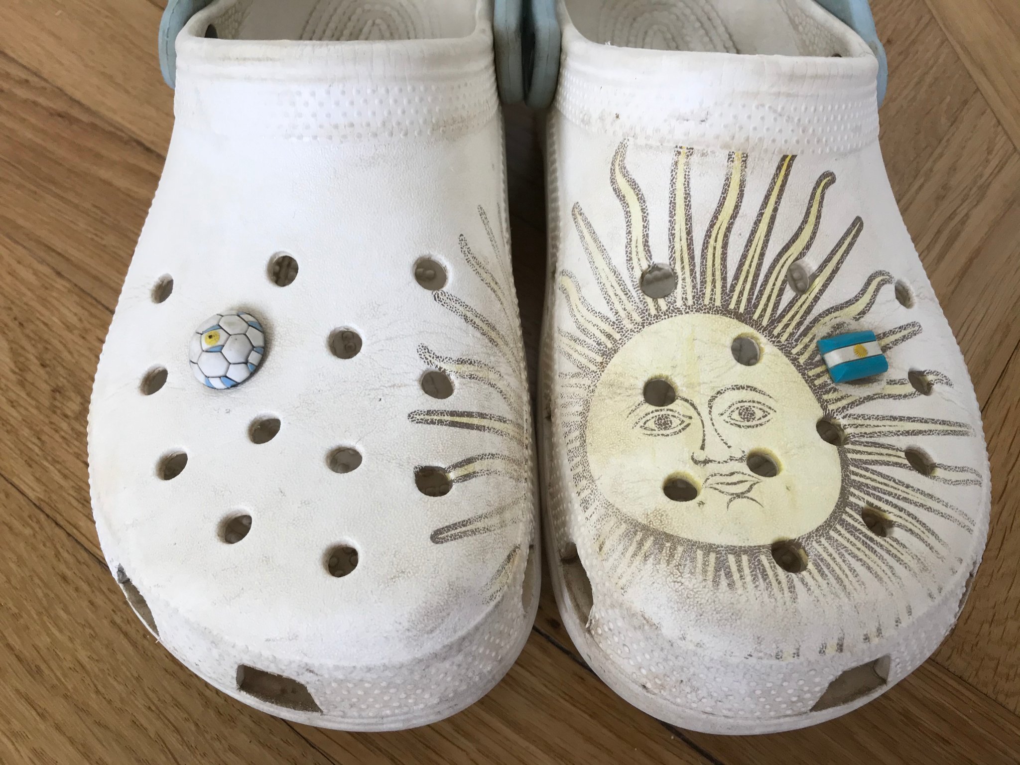 Crocs (äkta) stl 42 med sol och pins (Argentina.. (416067246) ᐈ Köp på