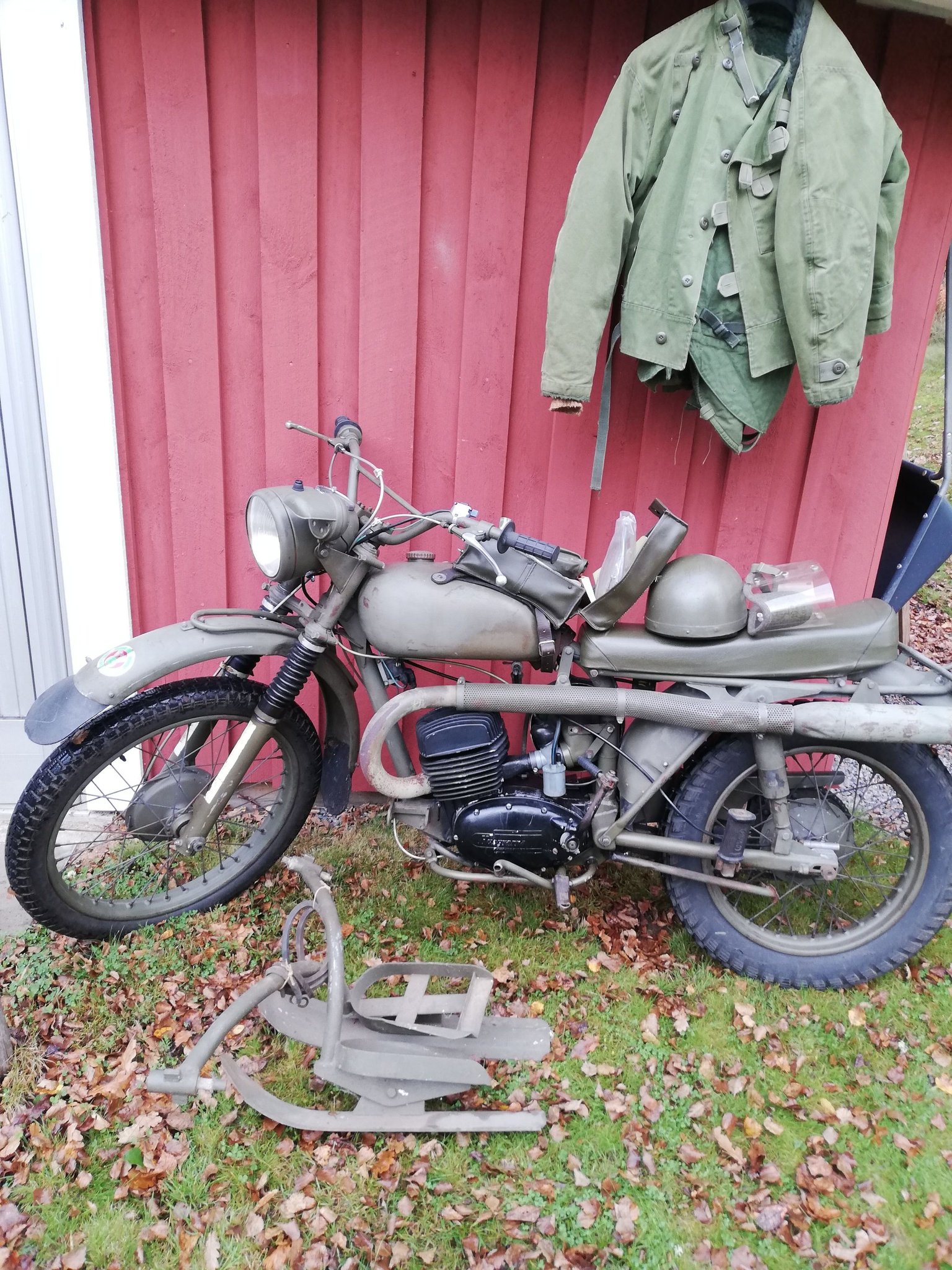 Husqvarna 256 militär mc (422649120) ᐈ Köp på Tradera