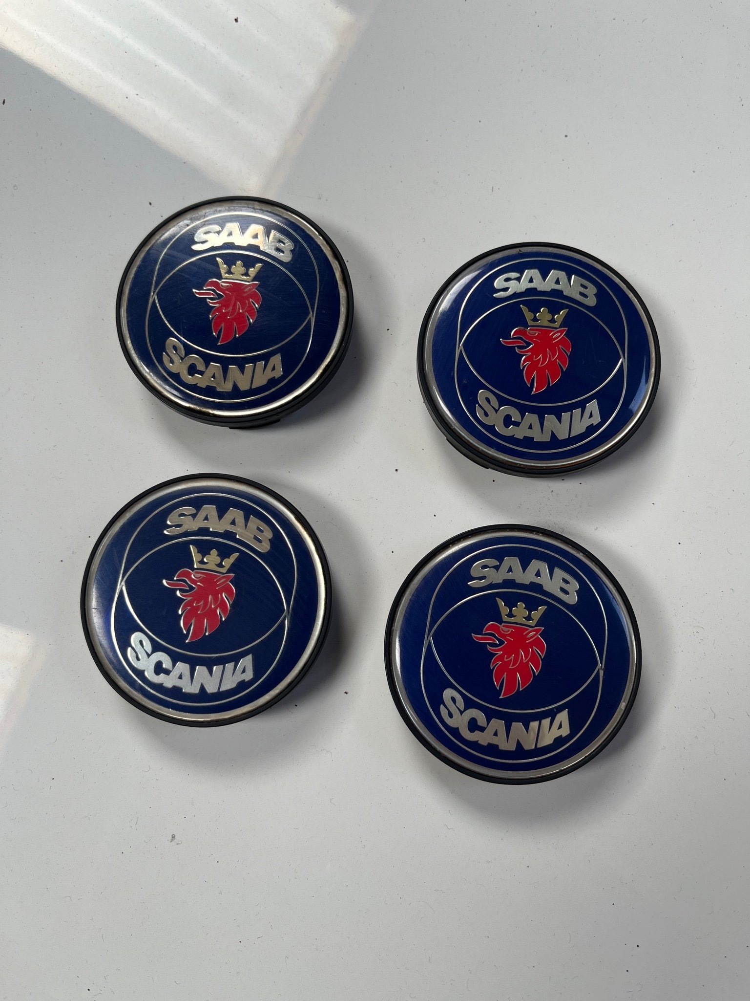 Se produkter som liknar Saab Scania hubcaps på Tradera (594311882)