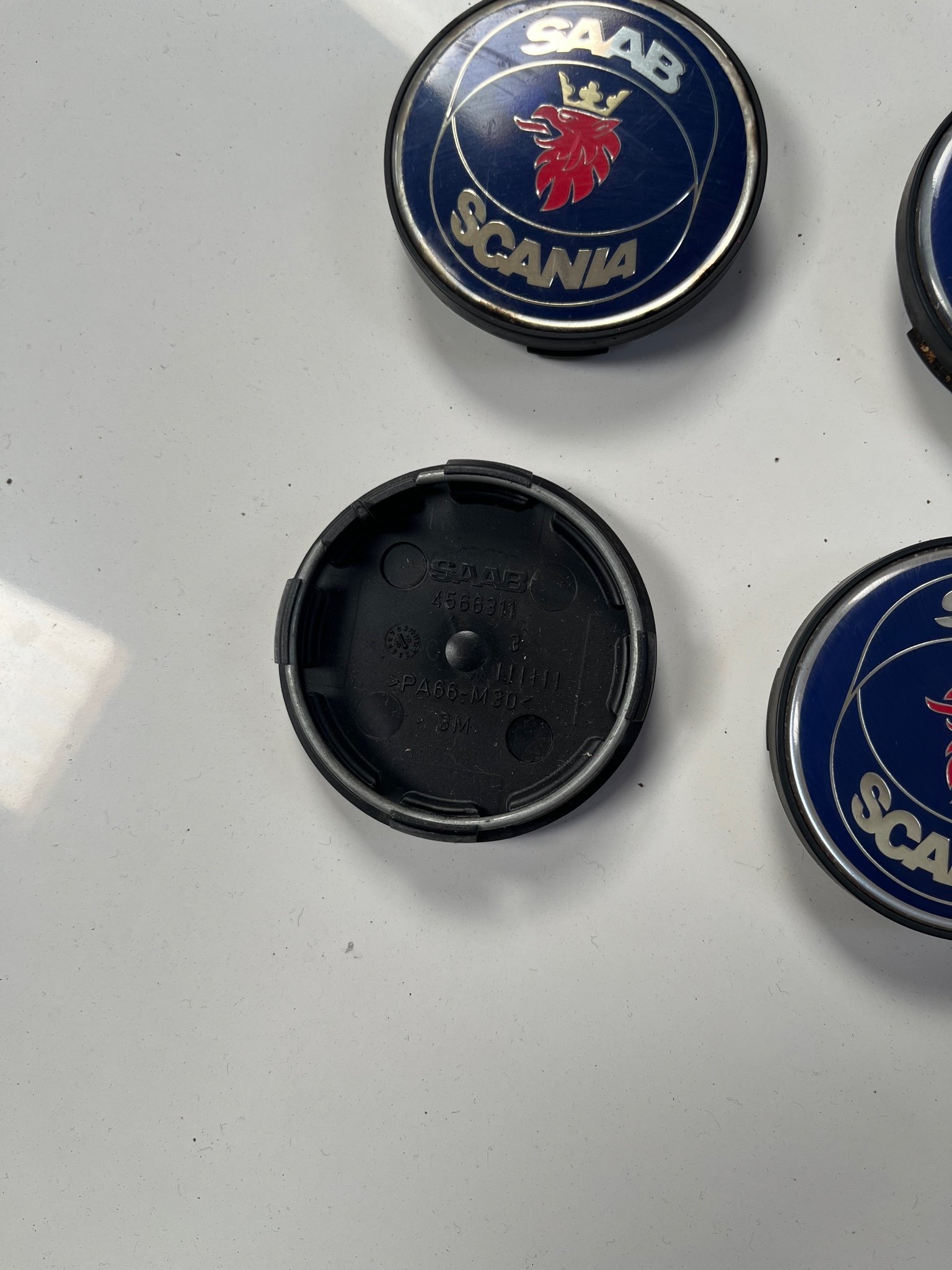 Se produkter som liknar Saab Scania hubcaps på Tradera (594311882)