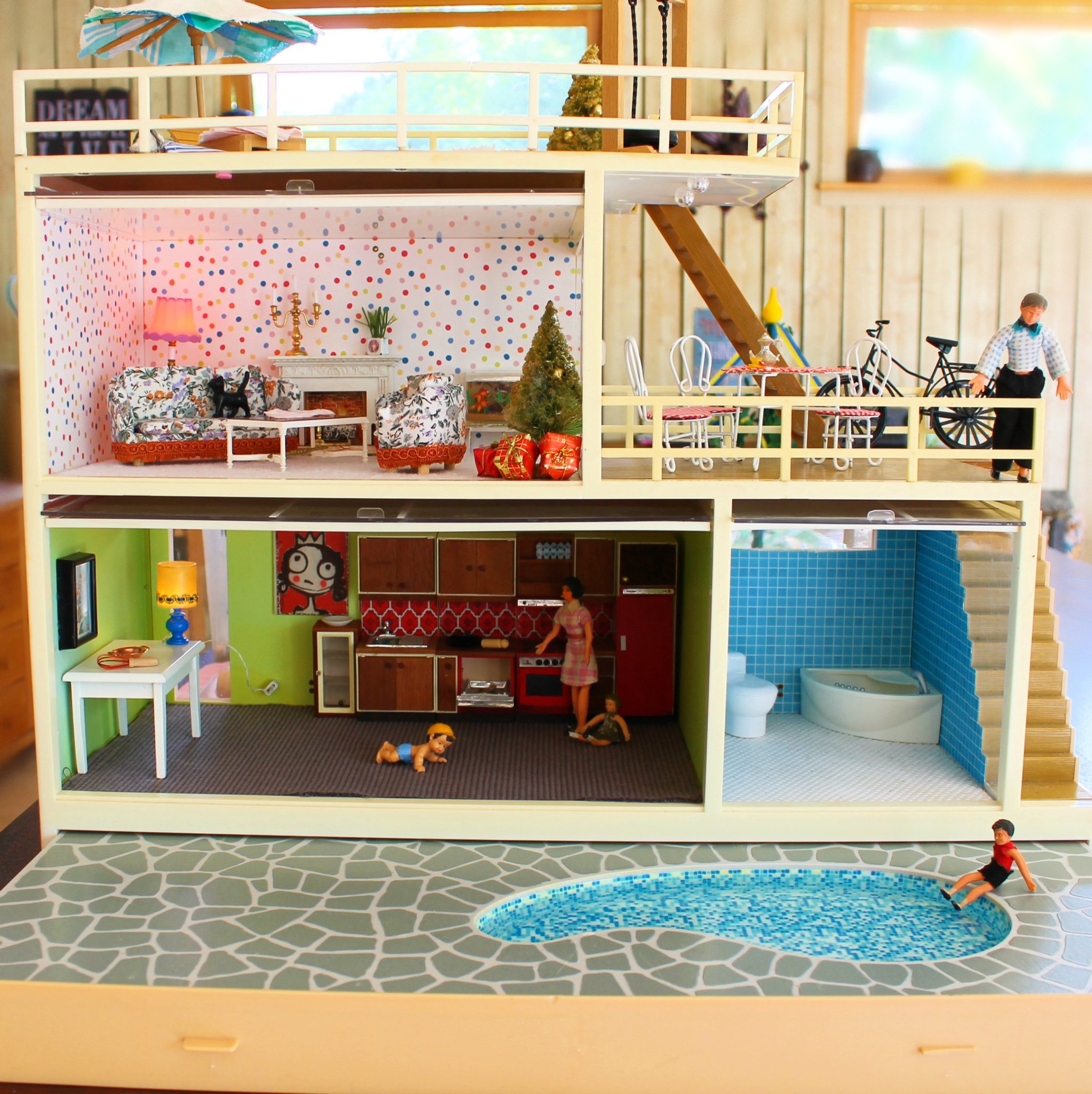 LUNDBY Dockskåp / Dockhus med fungerande el. in.. Köp på Tradera
