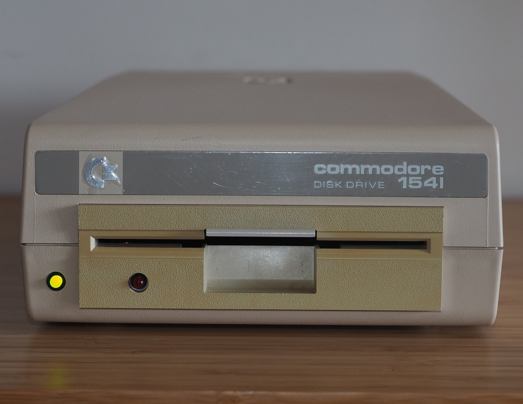 Commodore diskettstation disk drive 1541 full.. (387853051) ᐈ Köp på