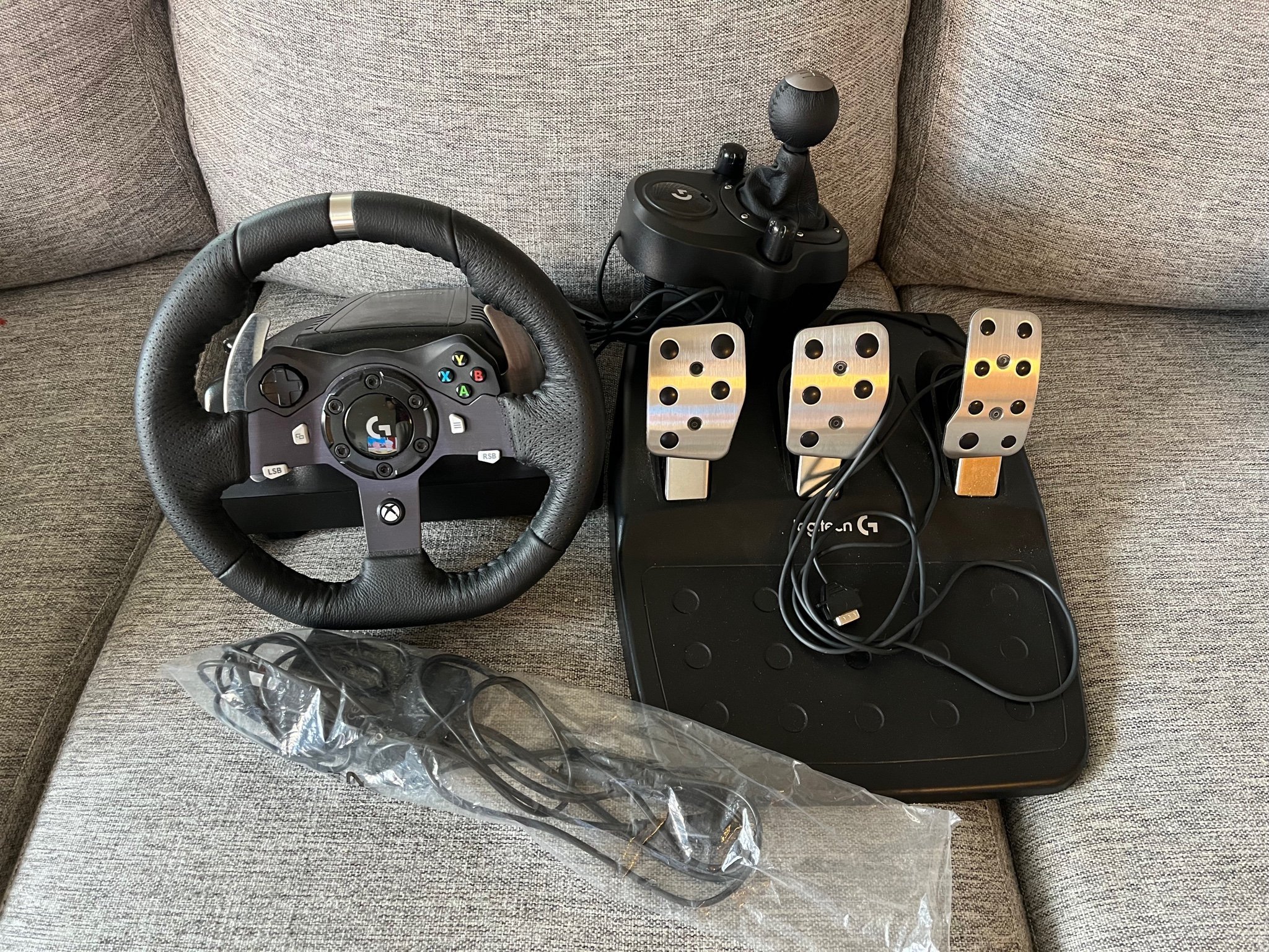 Se produkter som liknar Logitech G920 XBOX/PC + växel.. på Tradera ...