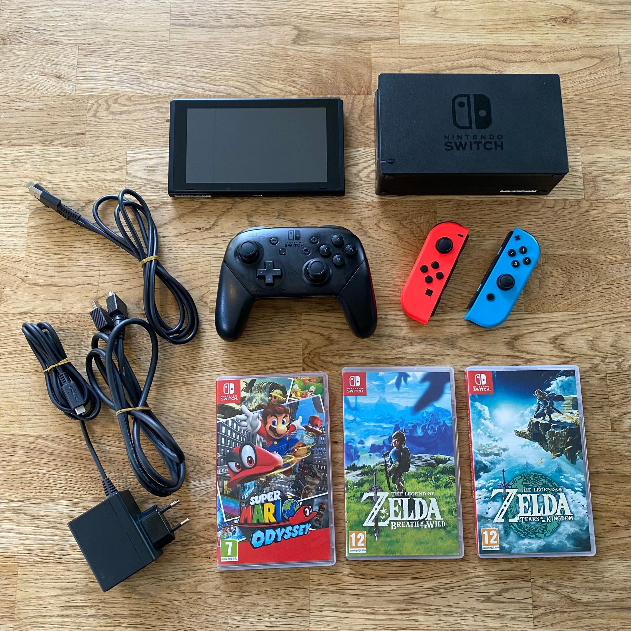 Nintendo Switch, Pro Kontroll & 3 spel Köp på Tradera (609226594)