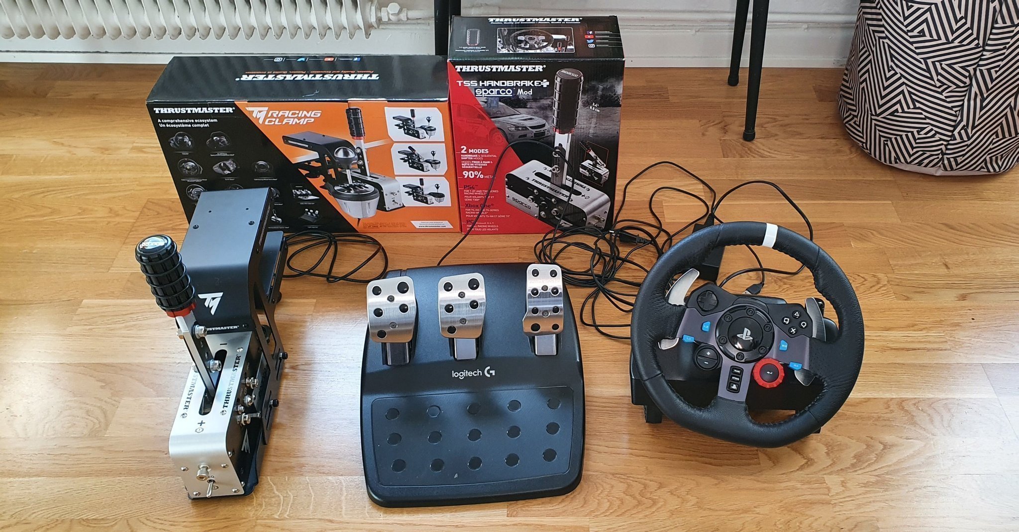 Logitech G29 ratt och pedaler + Thrustmaster TS.. | Köp på Tradera ...