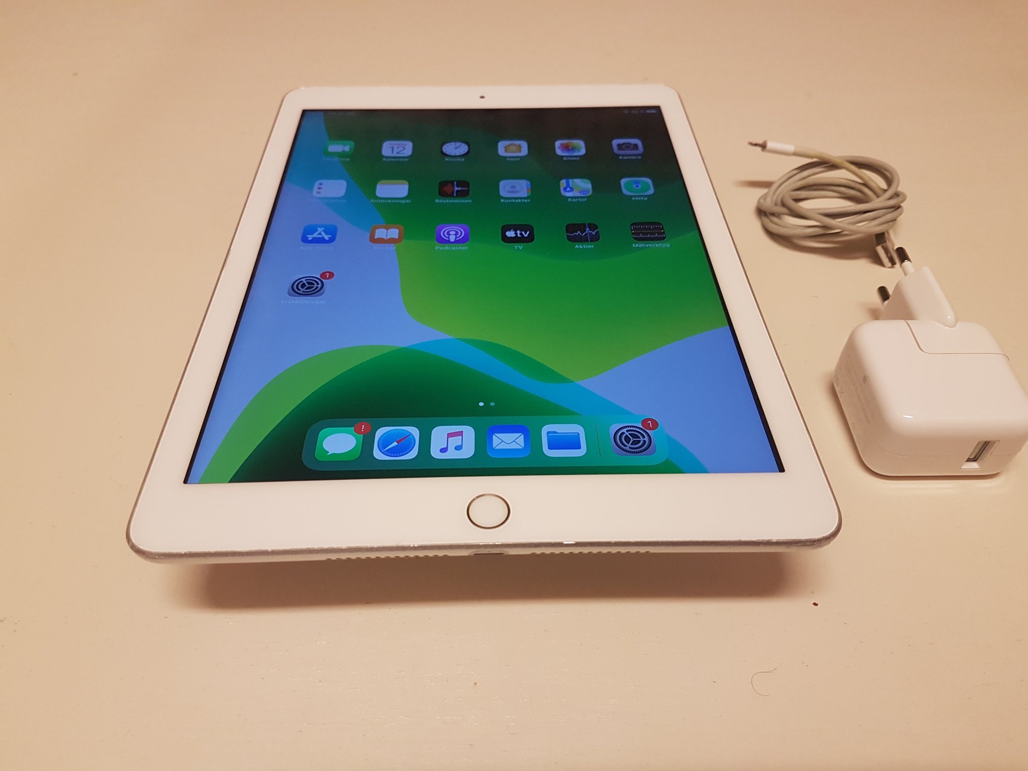 Apple iPad modell: A1823 32GB ?(5th generation).. (407905088) ᐈ Köp på ...