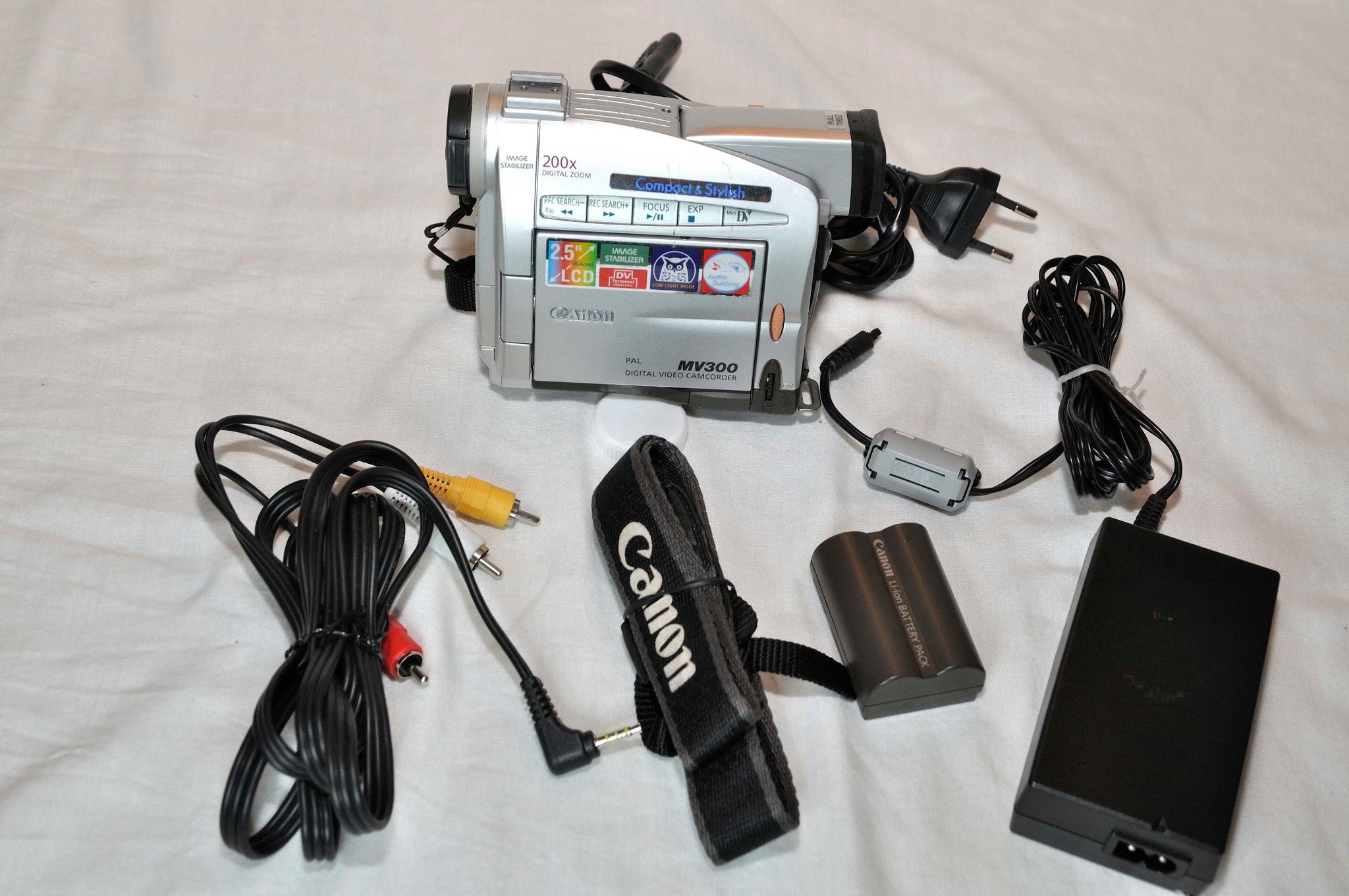 Se produkter som liknar Canon MV300 Mini DV Pal Digit.. på Tradera