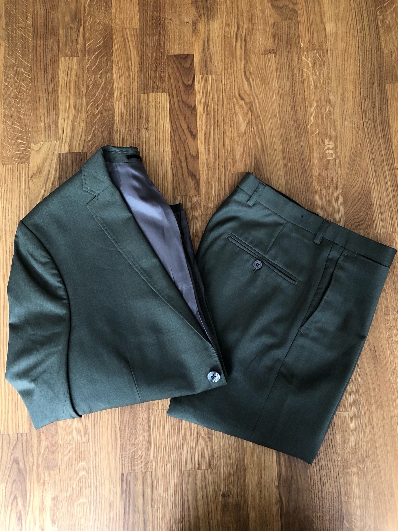 Militärgrön kostym, J Lindeberg, storlek 48/46 (349704592) ᐈ Köp på Tradera