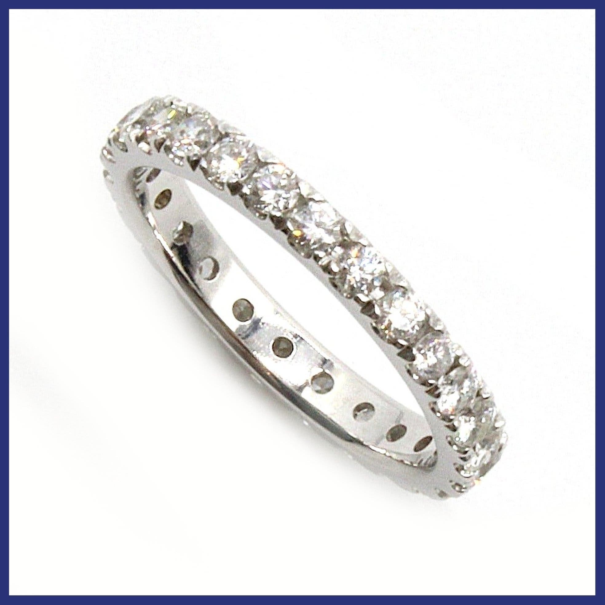 Ring, 18K vitguld, allians, briljantslipade diamanter (1,53ctv, stl 17,45 mm)