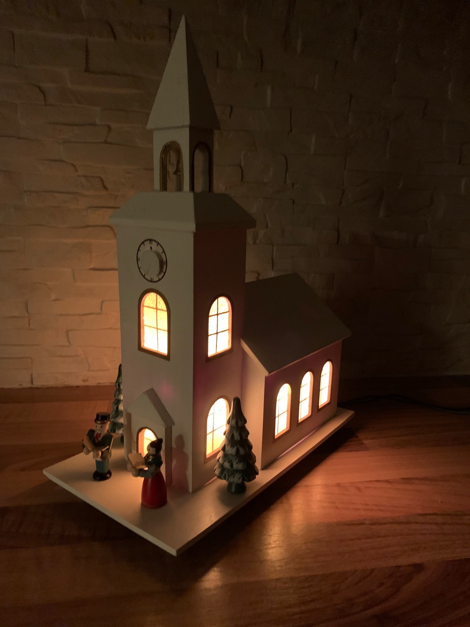 Jul kyrka Advents kyrkan med belysning och figu.. Köp på Tradera