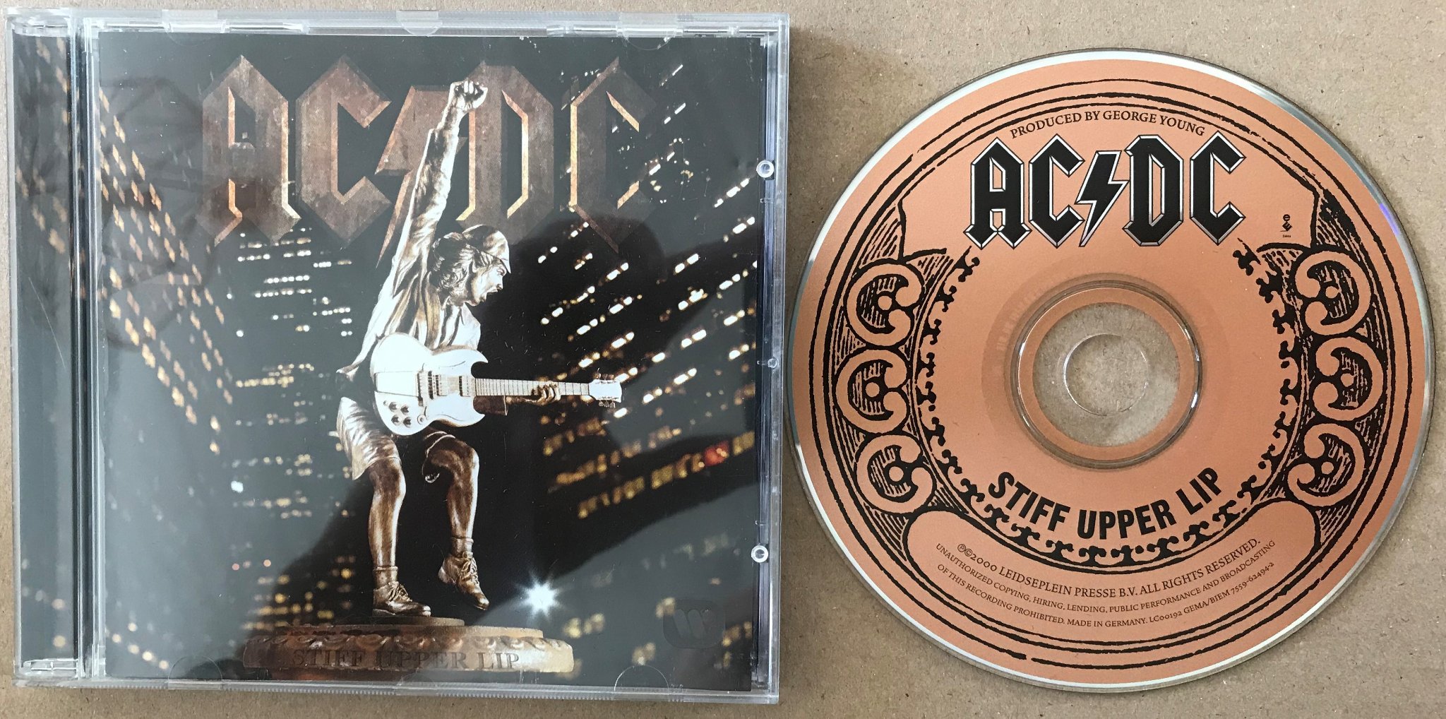AC/DC Stiff Upper Lip (408040111) ᐈ Köp på Tradera