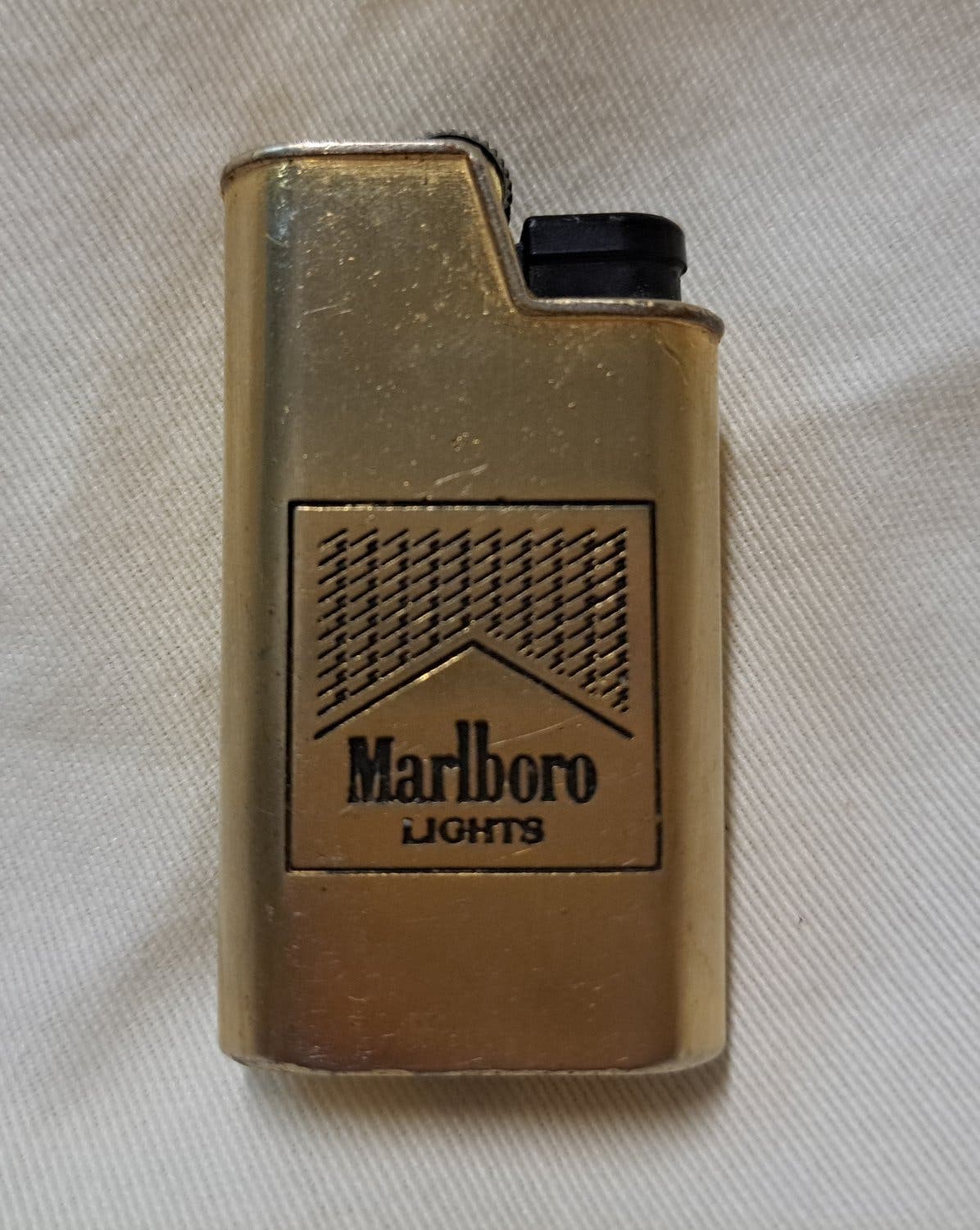 Vintage Marlboro Gold metallinen tupakansytytin myytävänä