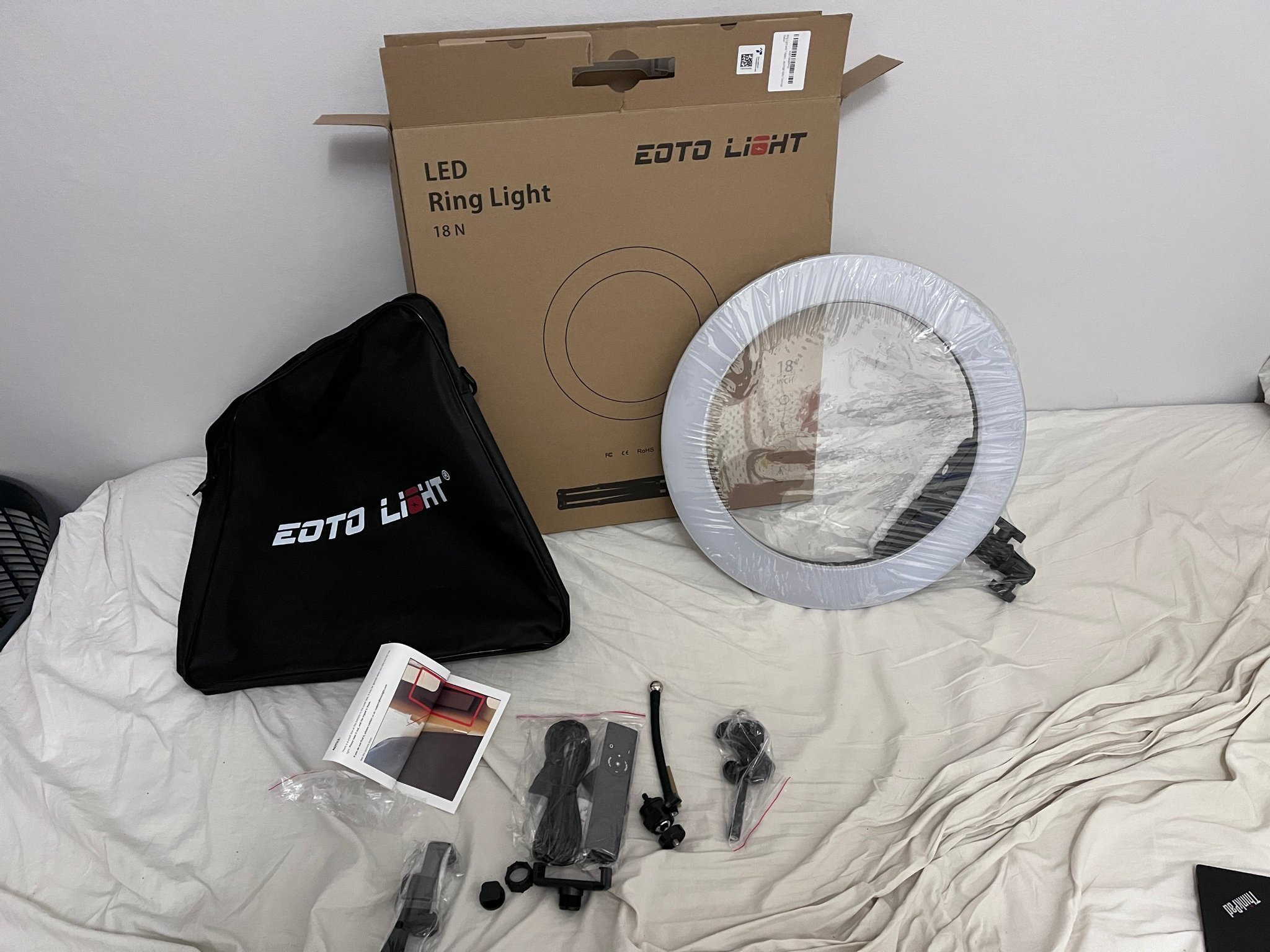 Se produkter som liknar EOTO LIGHT 18" LED Ringlight .. på Tradera