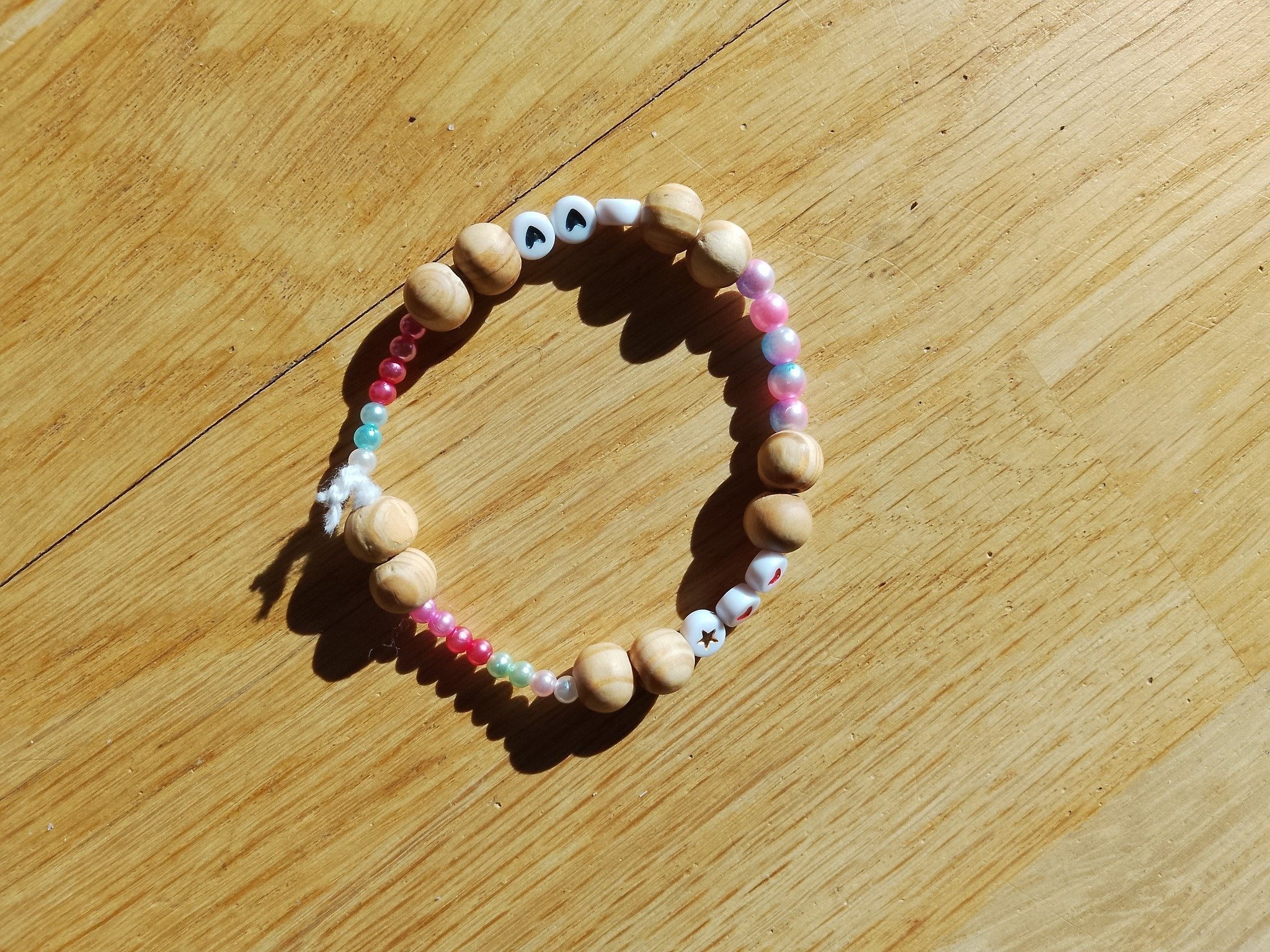 Annas hantverk, 2025. Armband med träpärlor, hj.. | Köp på Tradera ...